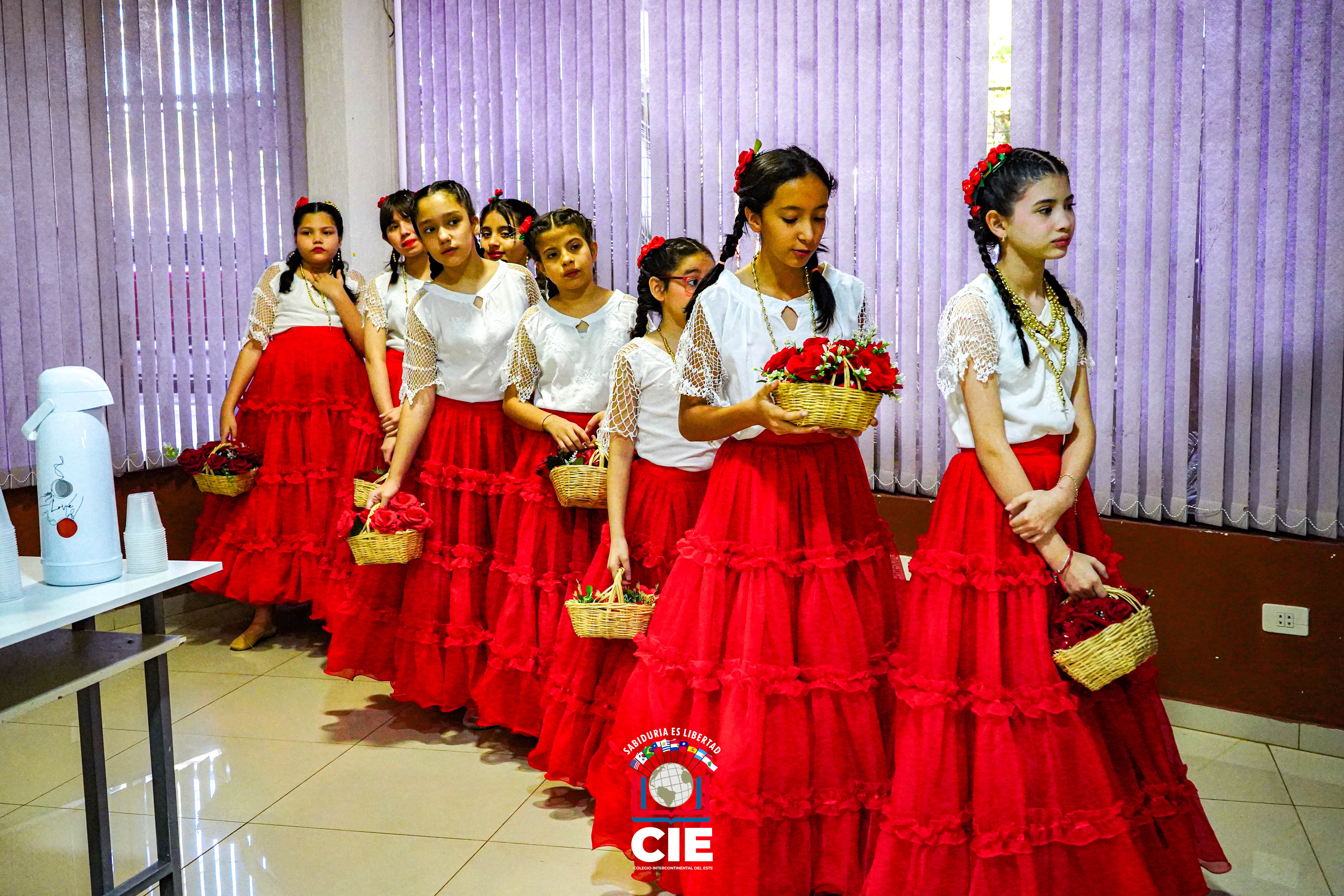 Celebración del Día de la Madre en el Colegio Intercontinental del Este: Misa, arte y gratitud