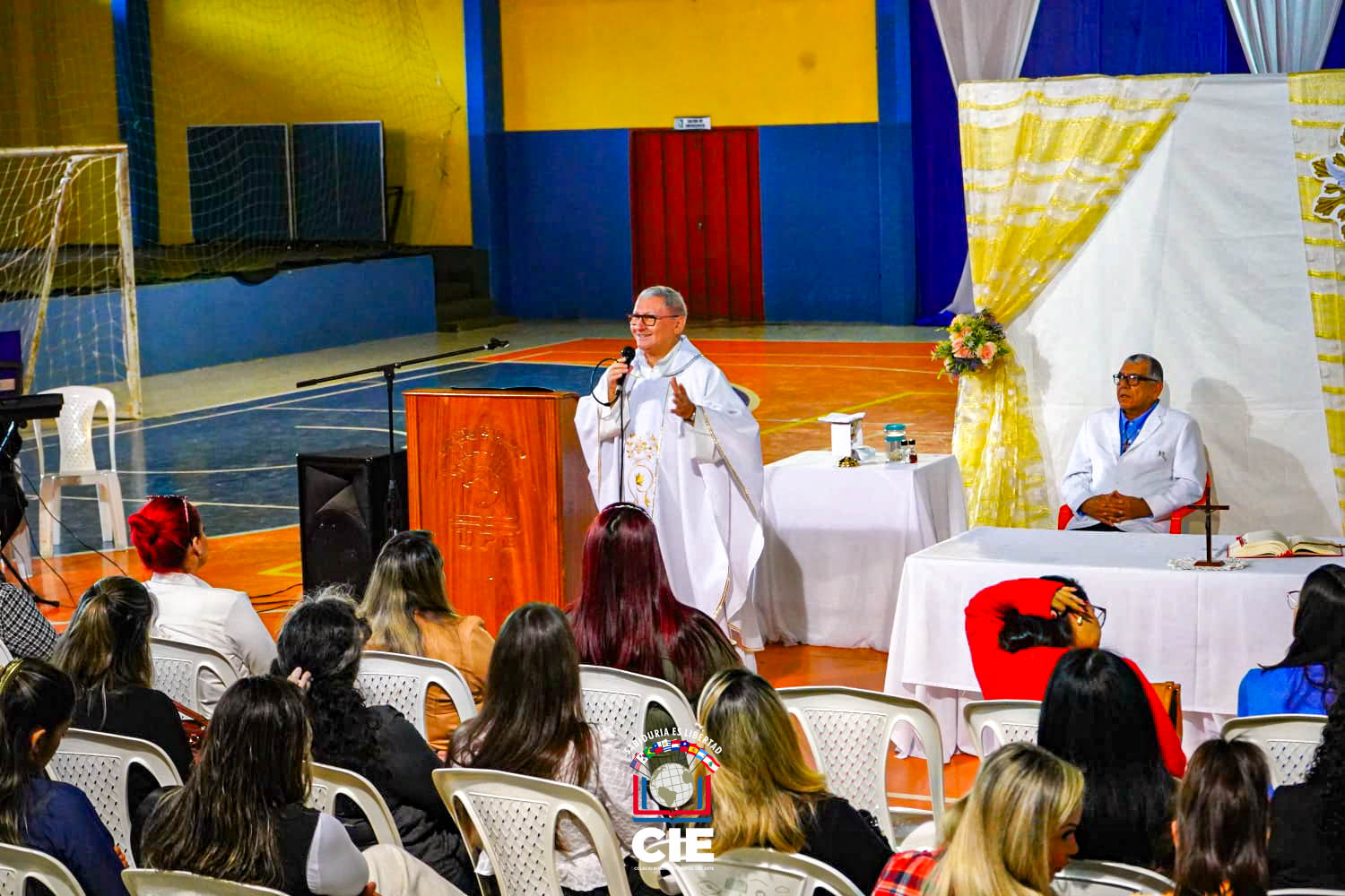 Celebración del Día de la Madre en el Colegio Intercontinental del Este: Misa, arte y gratitud