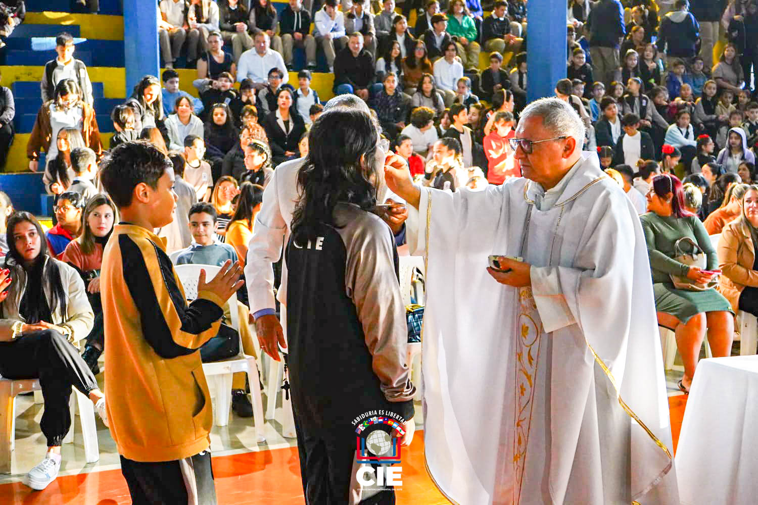 Celebración del Día de la Madre en el Colegio Intercontinental del Este: Misa, arte y gratitud