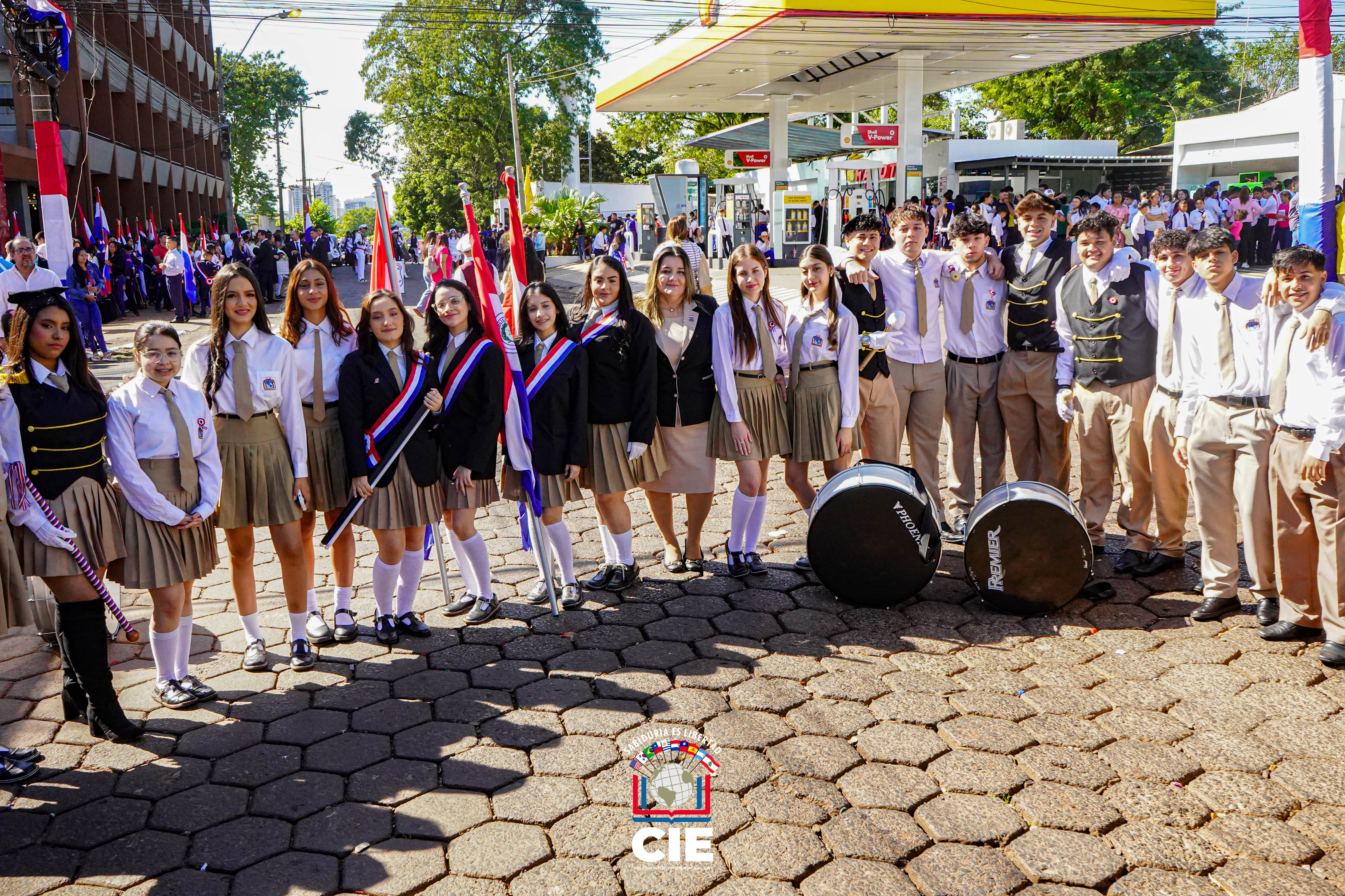 Desfile por los 214 años de Independencia Nacional: Colegio Intercontinental del Este presente