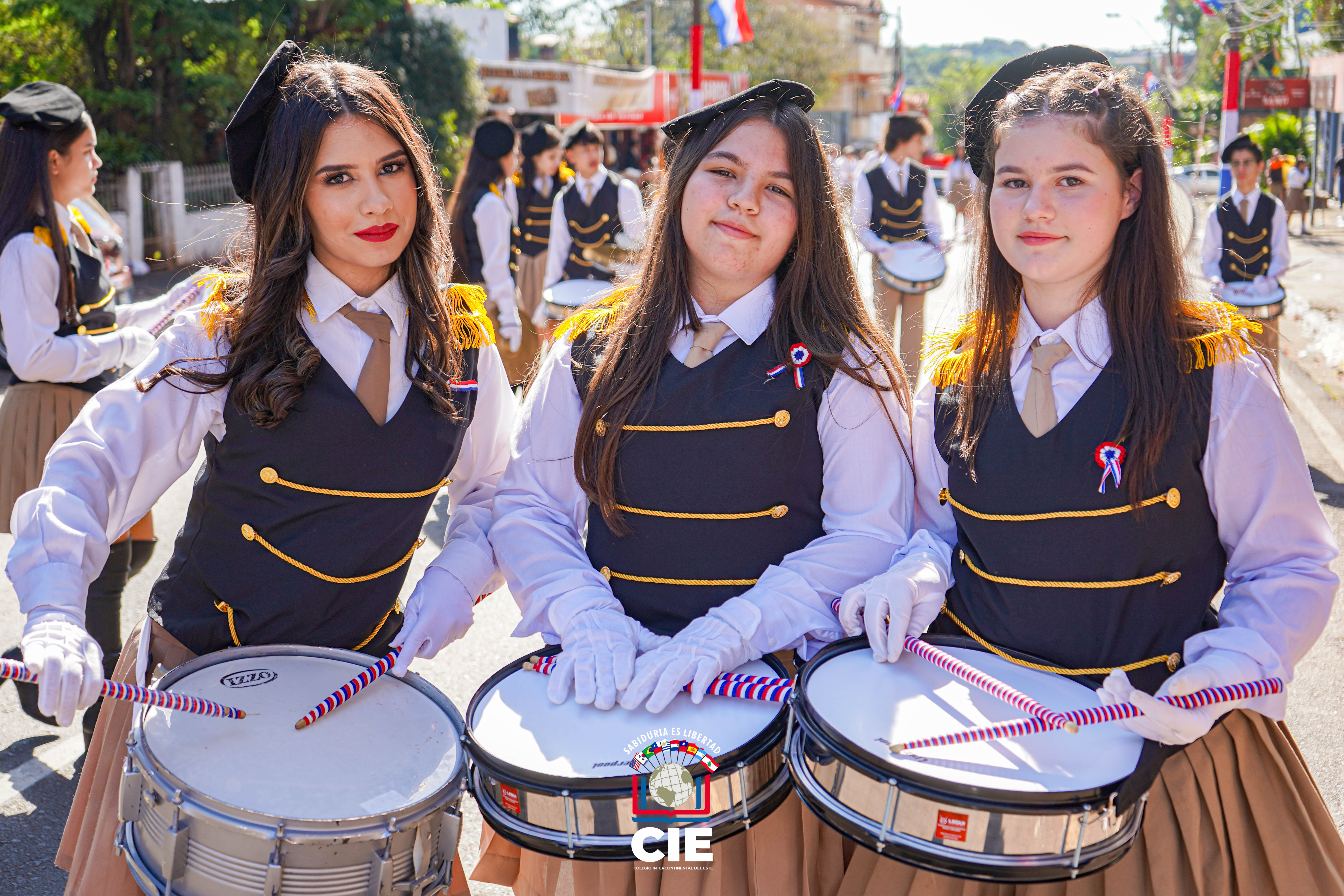 Desfile por los 214 años de Independencia Nacional: Colegio Intercontinental del Este presente