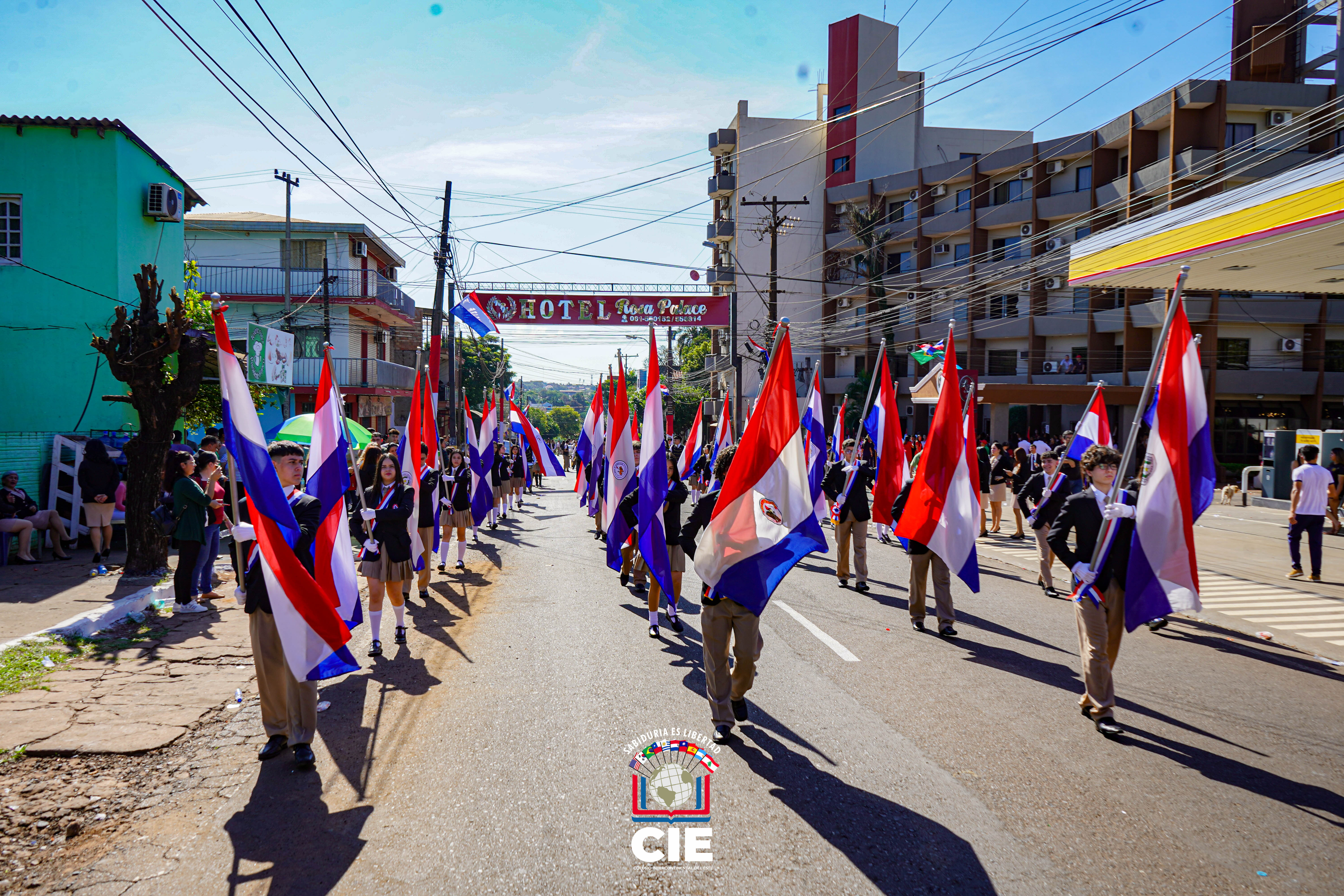 Desfile por los 214 años de Independencia Nacional: Colegio Intercontinental del Este presente