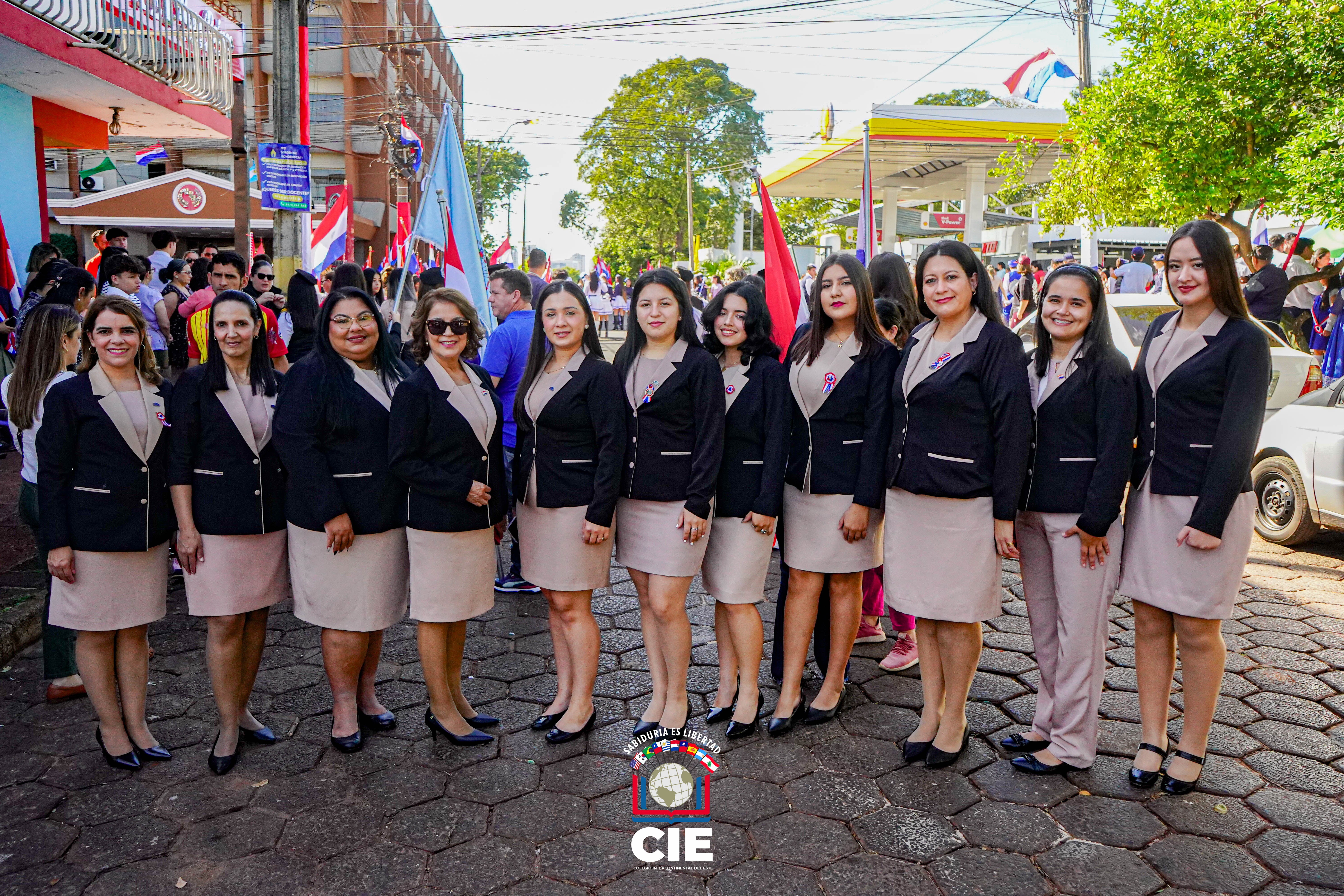 Desfile por los 214 años de Independencia Nacional: Colegio Intercontinental del Este presente