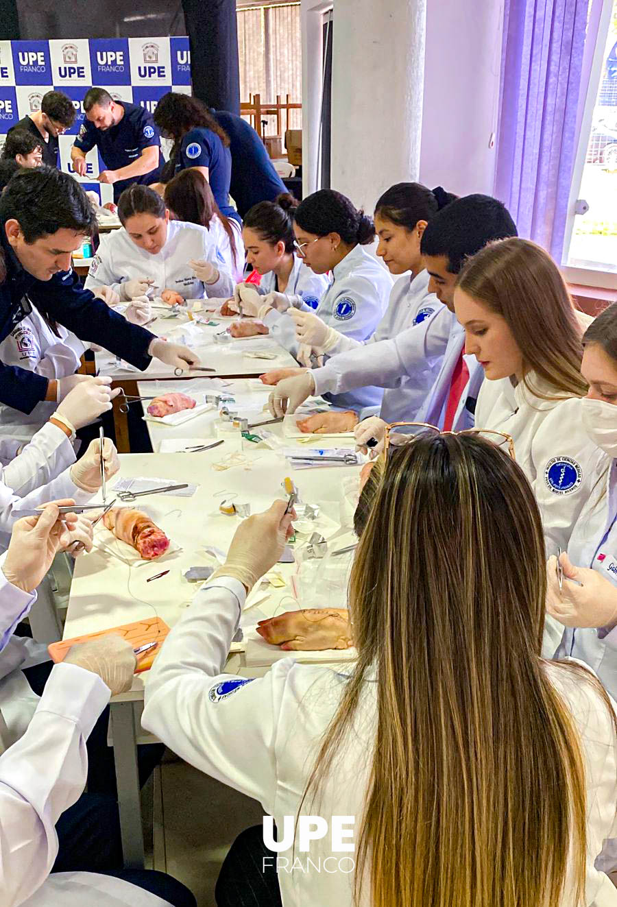 Concluye con éxito el Taller Teórico Práctico de Habilidades Quirúrgicas: Nudos y Suturas