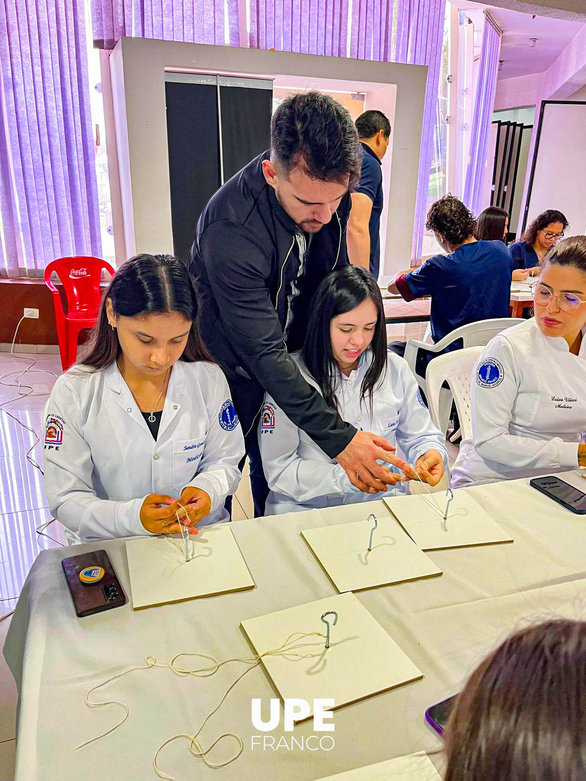 Concluye con éxito el Taller Teórico Práctico de Habilidades Quirúrgicas: Nudos y Suturas