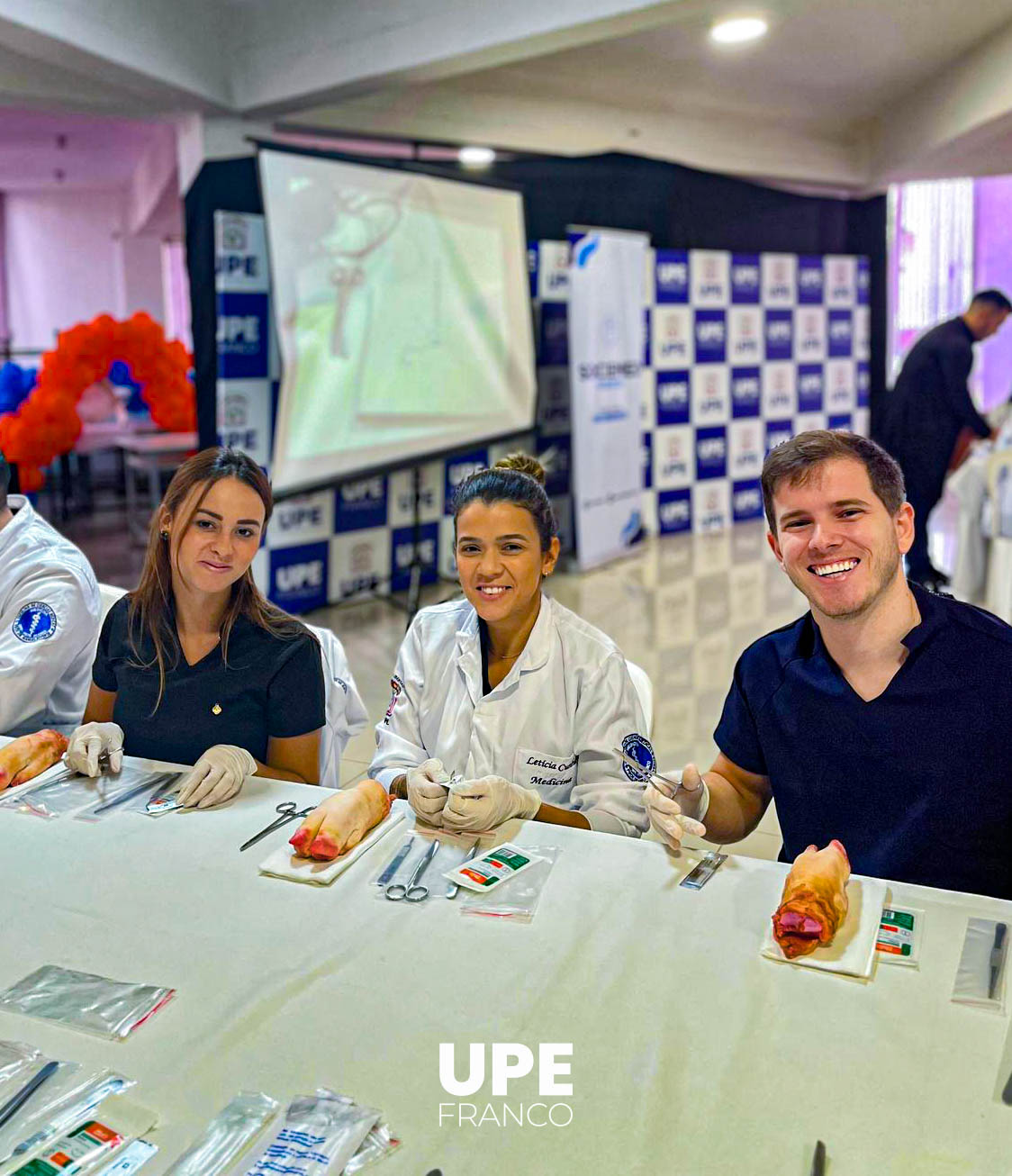 Concluye con éxito el Taller Teórico Práctico de Habilidades Quirúrgicas: Nudos y Suturas