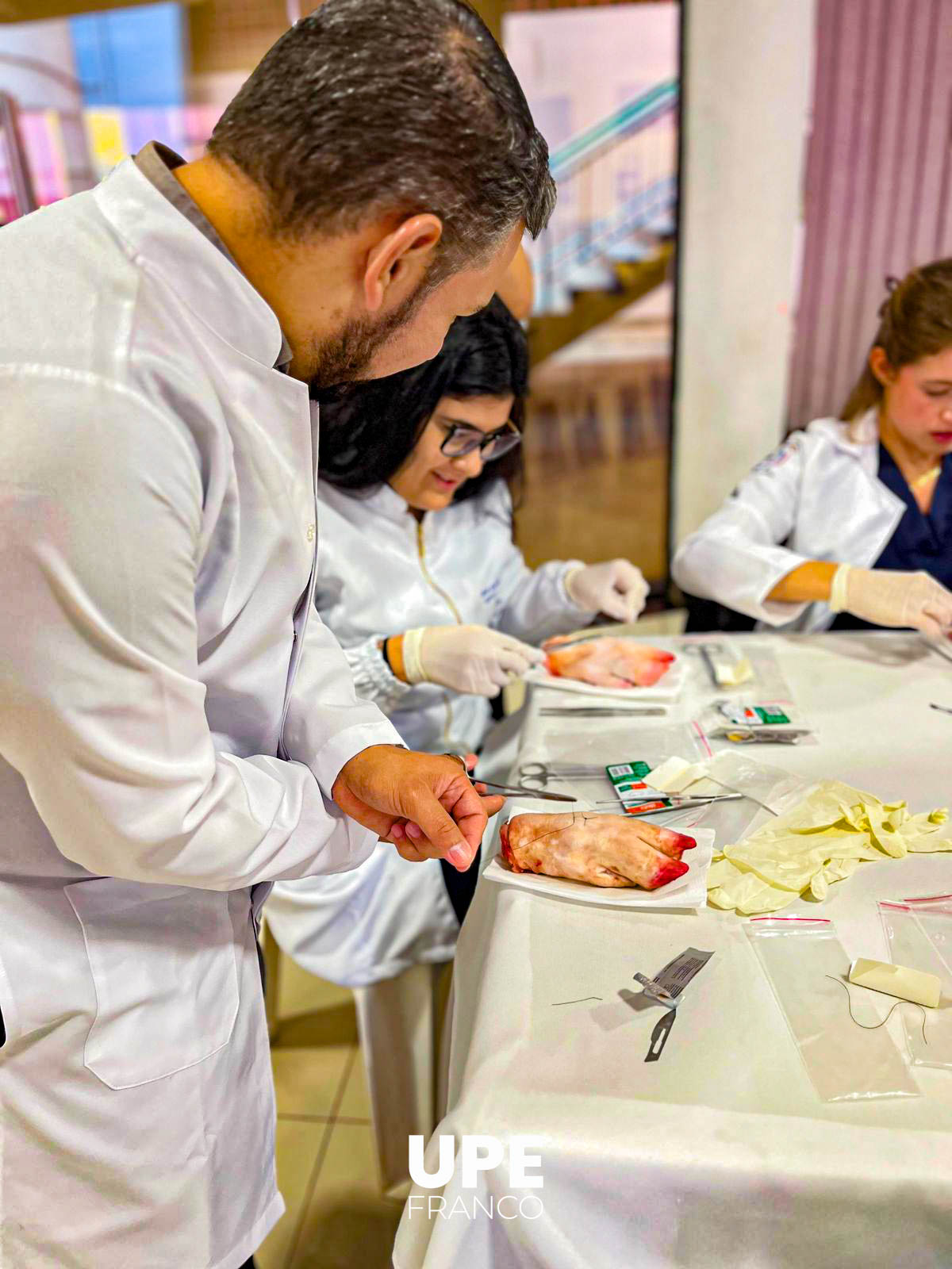 Concluye con éxito el Taller Teórico Práctico de Habilidades Quirúrgicas: Nudos y Suturas