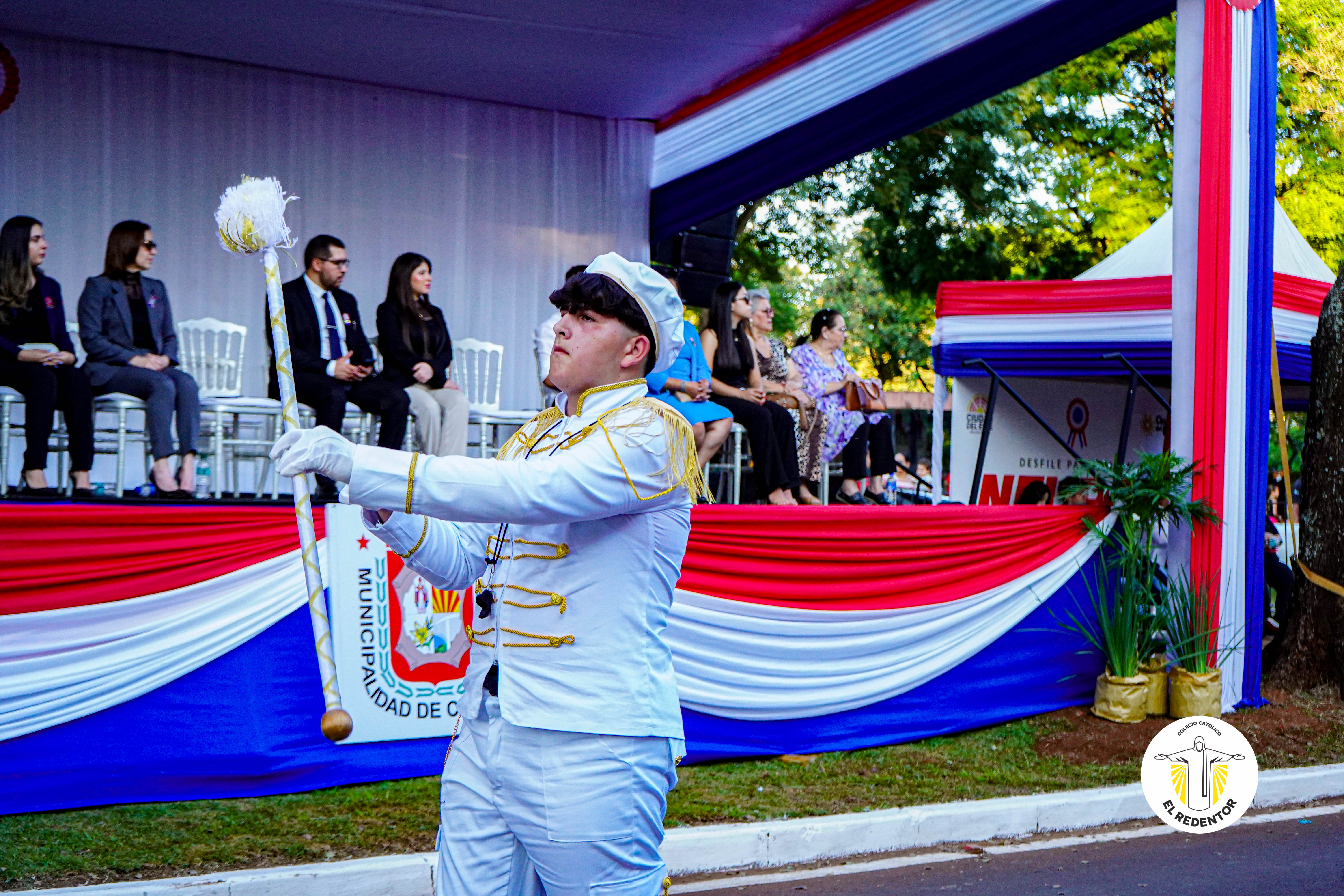 Desfile por la Independencia Nacional: El Colegio Católico El Redentor honra a la Patria