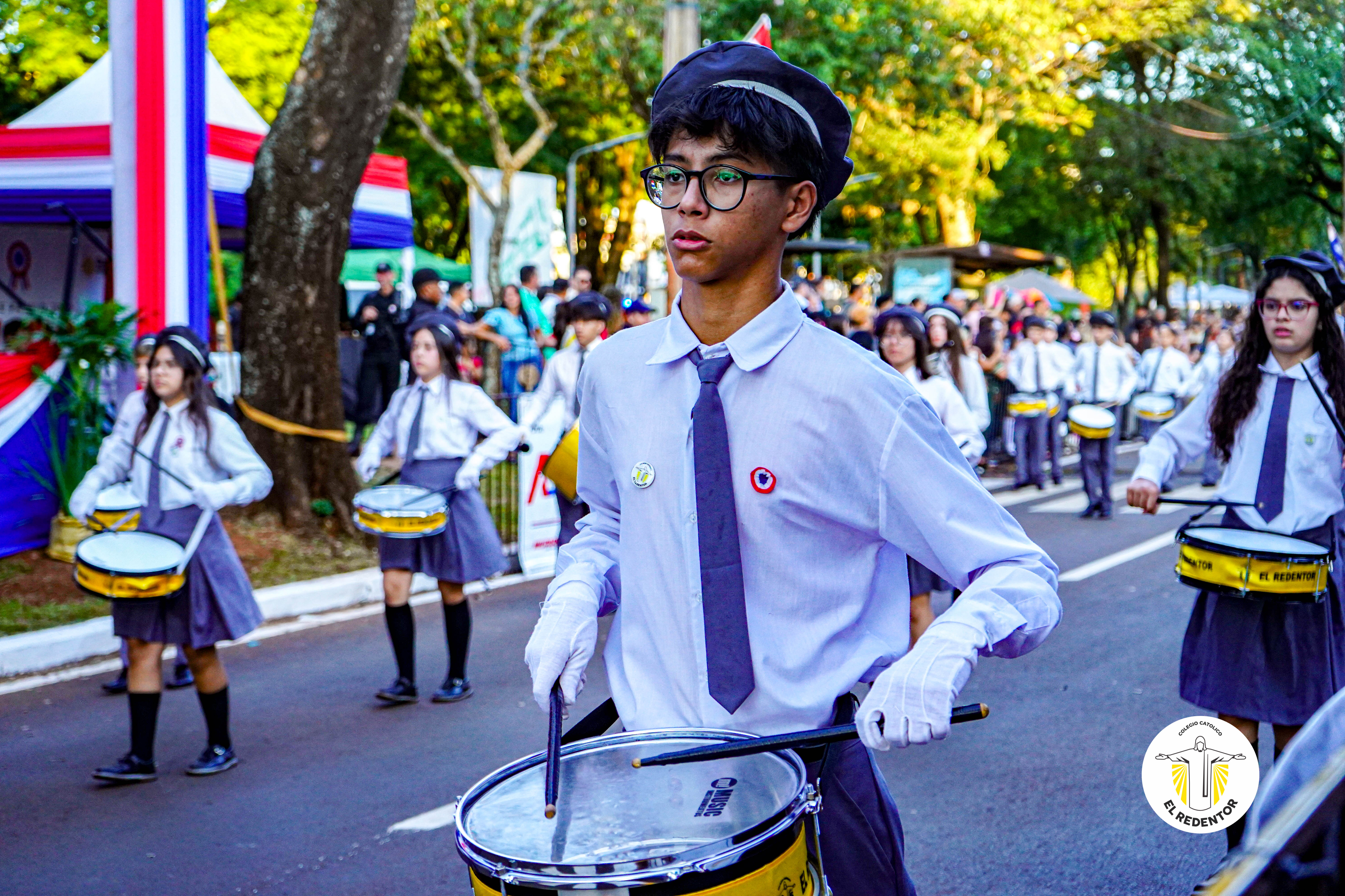 Desfile por la Independencia Nacional: El Colegio Católico El Redentor honra a la Patria