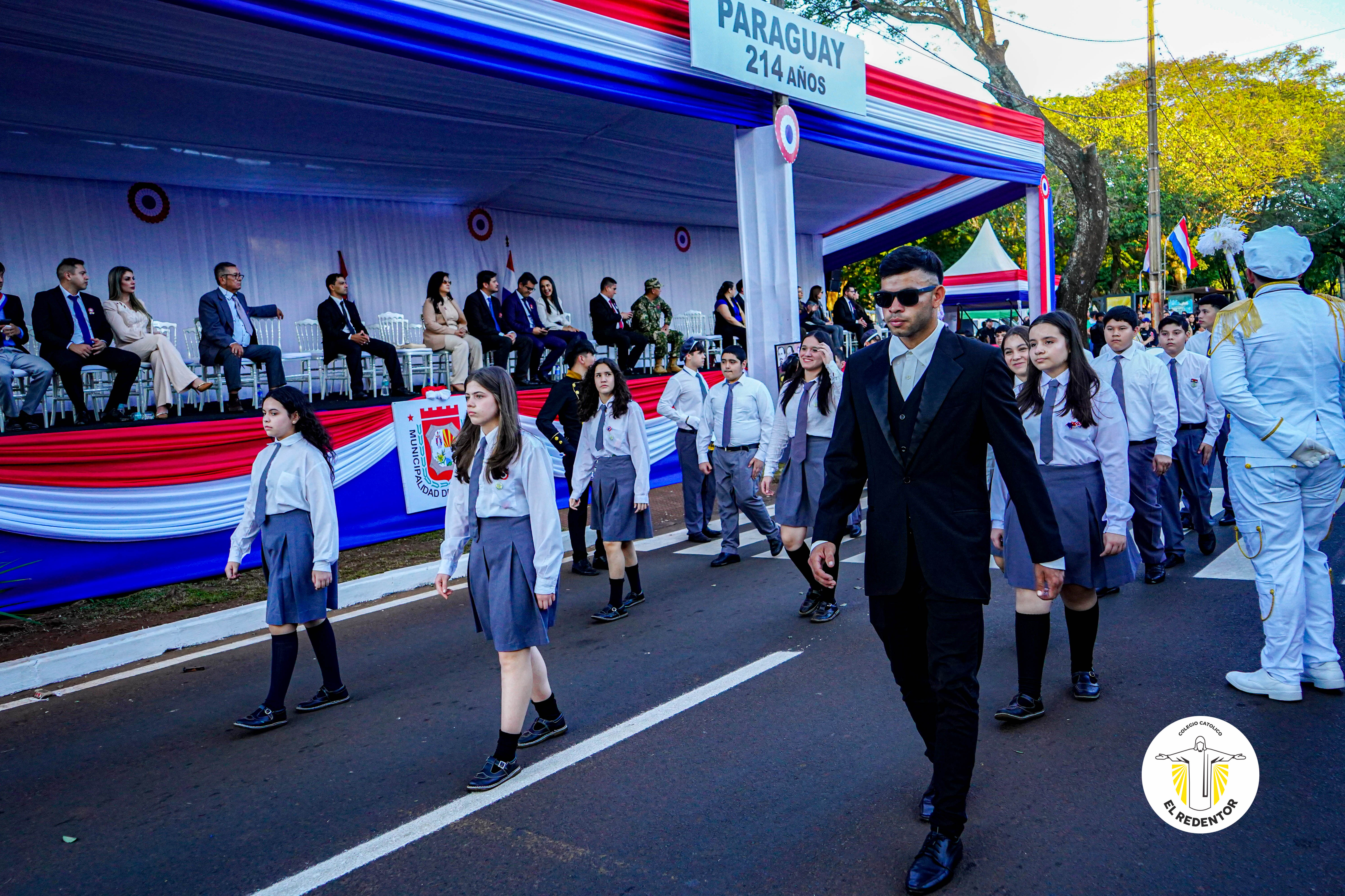 Desfile por la Independencia Nacional: El Colegio Católico El Redentor honra a la Patria