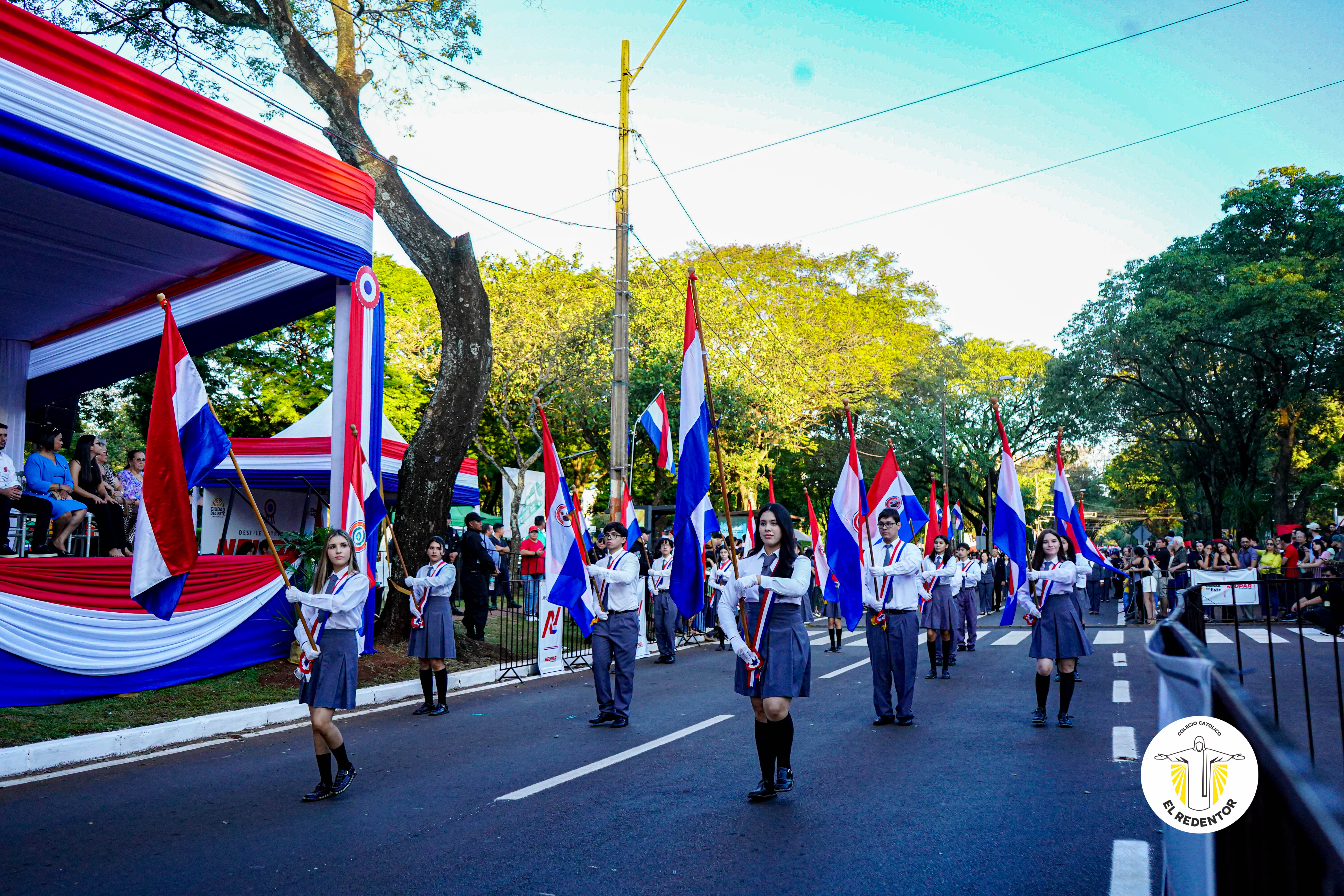 Desfile por la Independencia Nacional: El Colegio Católico El Redentor honra a la Patria