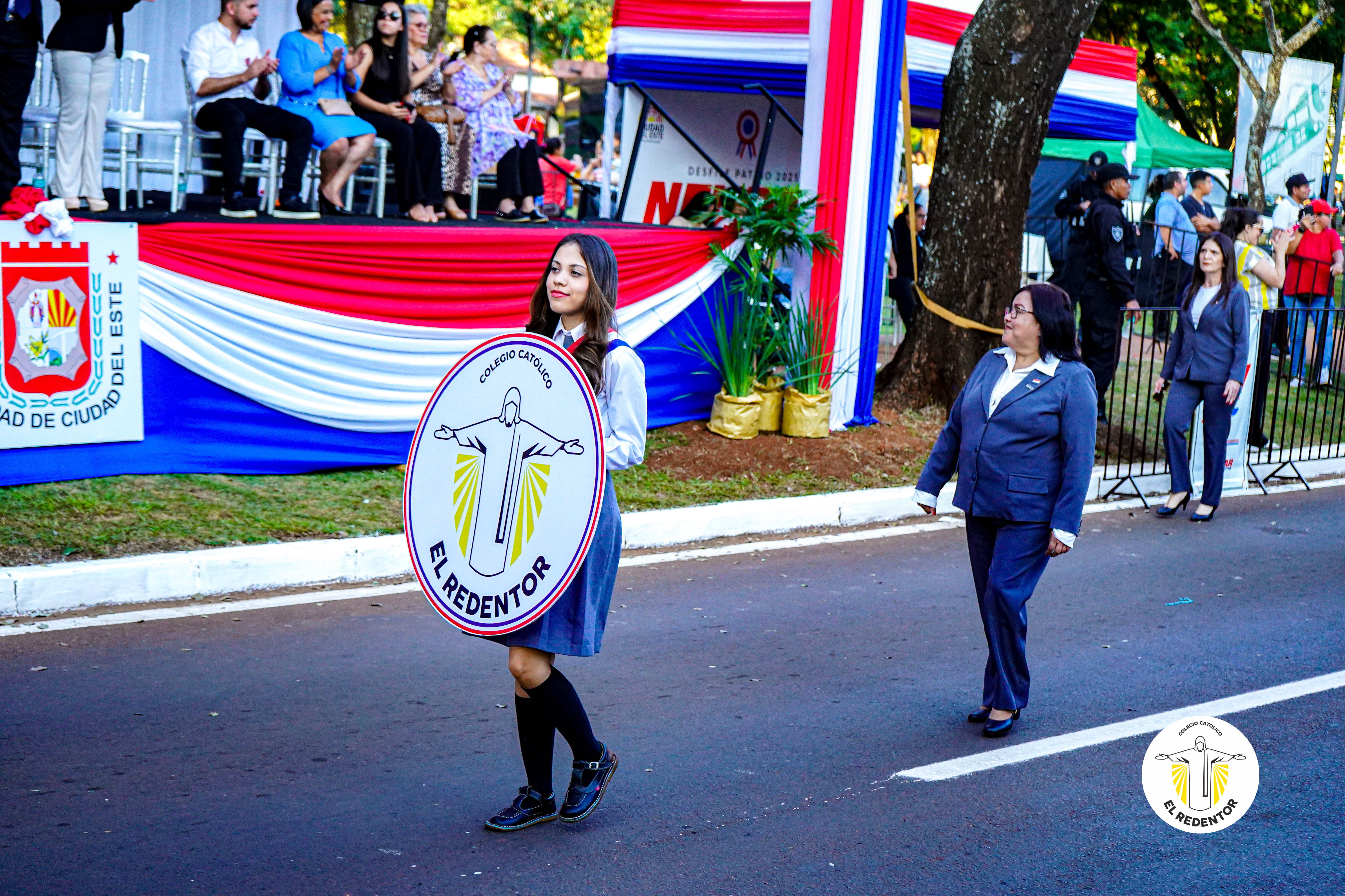 Desfile por la Independencia Nacional: El Colegio Católico El Redentor honra a la Patria