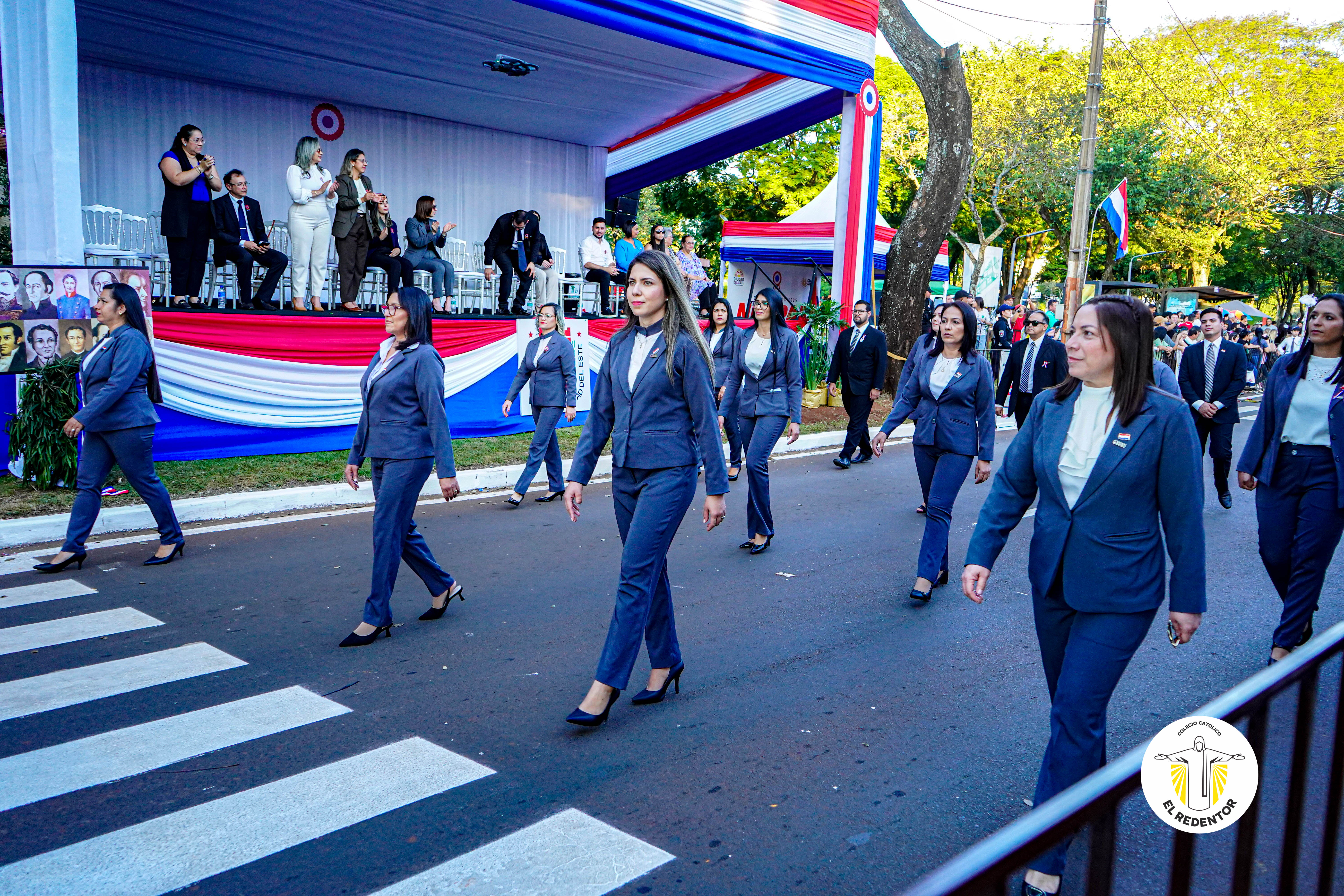 Desfile por la Independencia Nacional: El Colegio Católico El Redentor honra a la Patria