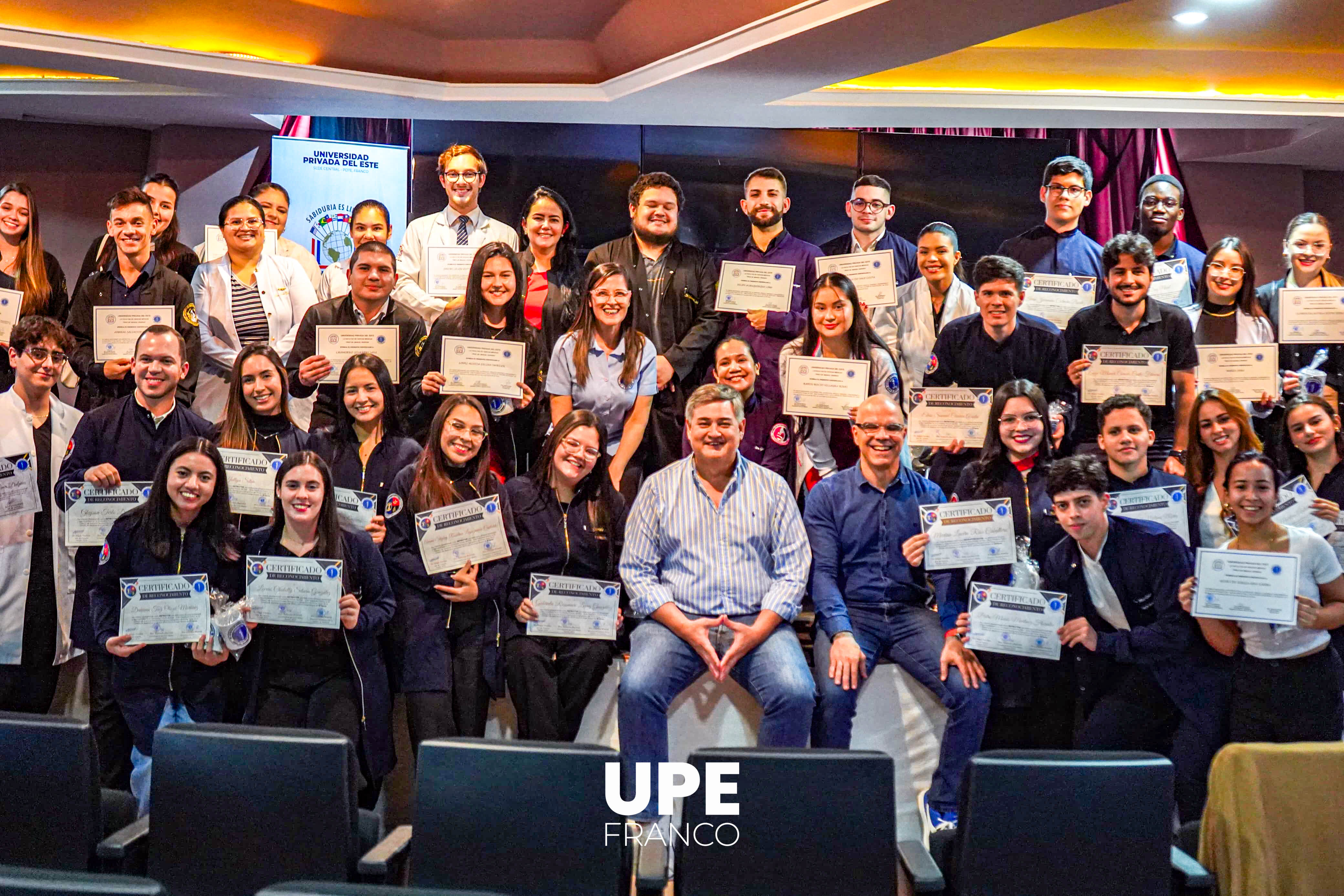Entrega de certificados a instructores de cátedras en Medicina: Reconocimiento a la labor académica