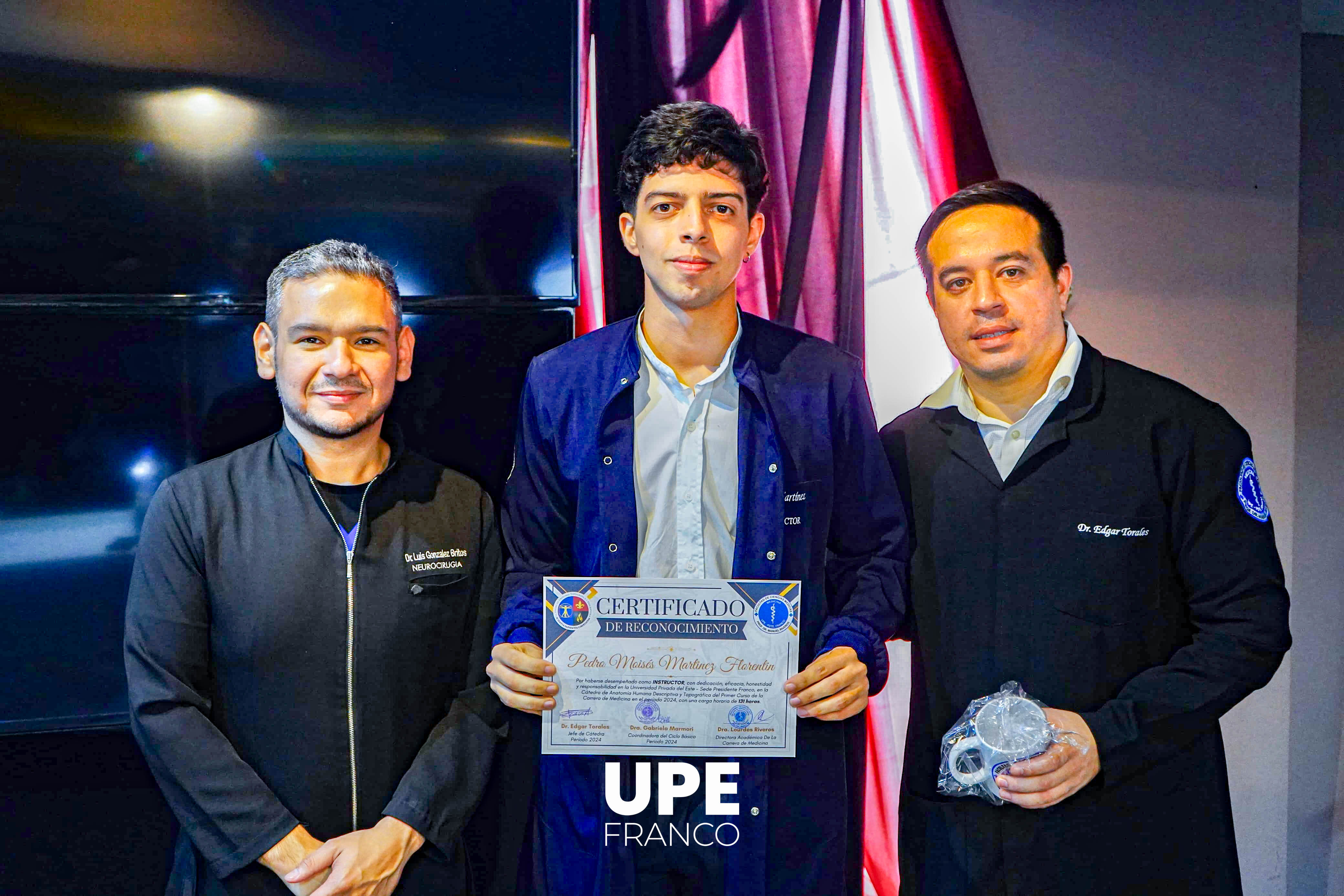 Entrega de certificados a instructores de cátedras en Medicina: Reconocimiento a la labor académica