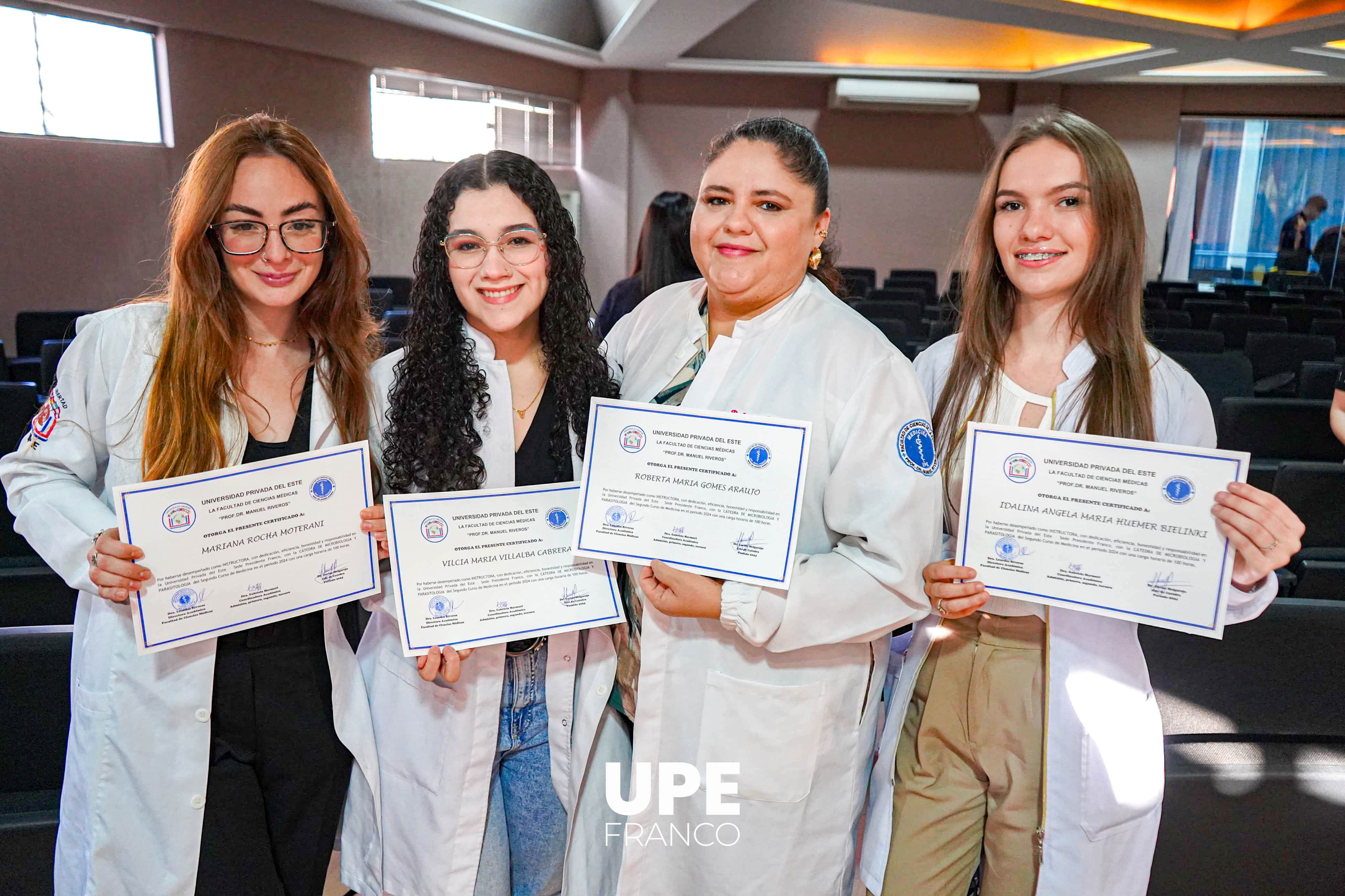 Entrega de certificados a instructores de cátedras en Medicina: Reconocimiento a la labor académica