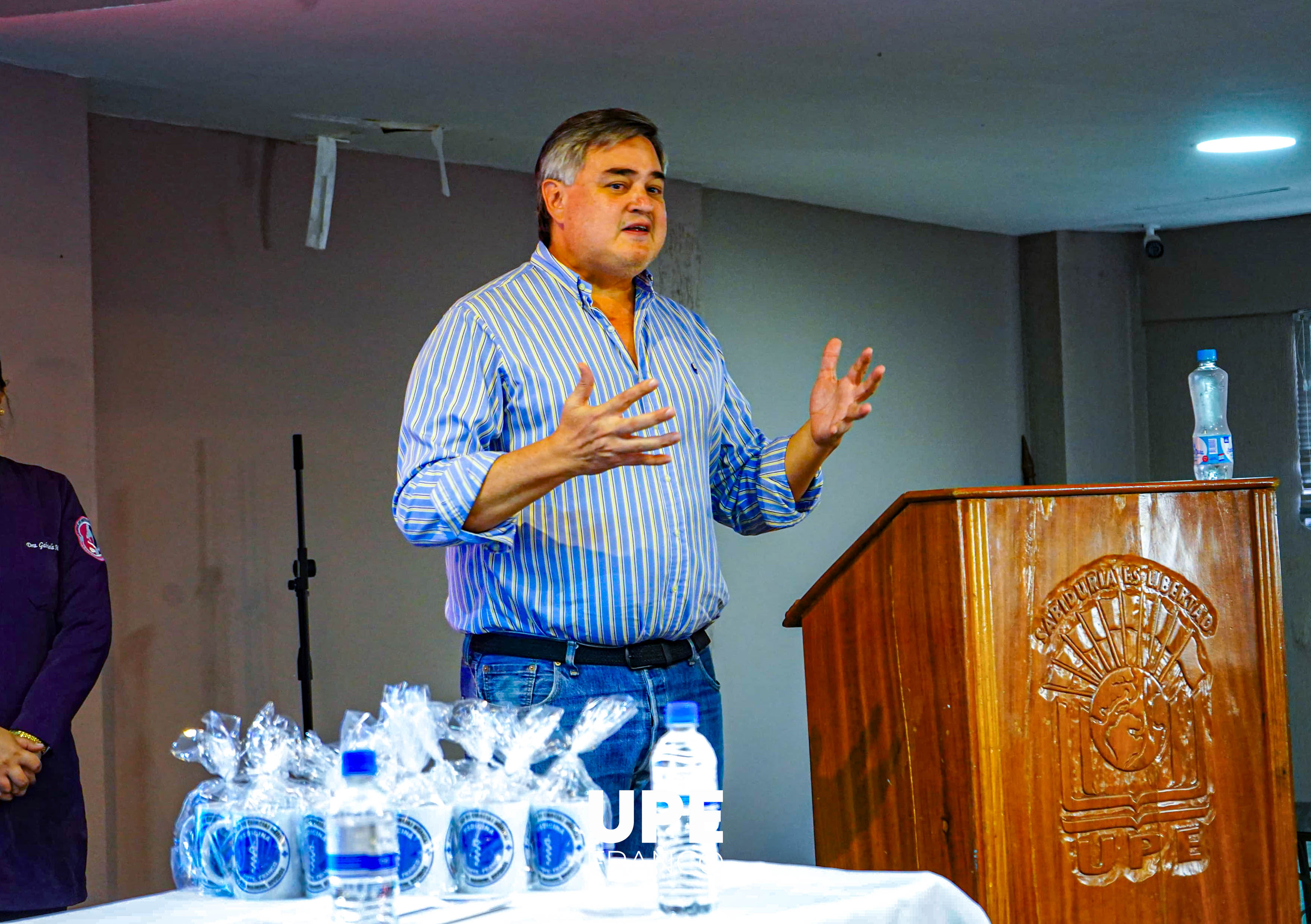Entrega de certificados a instructores de cátedras en Medicina: Reconocimiento a la labor académica