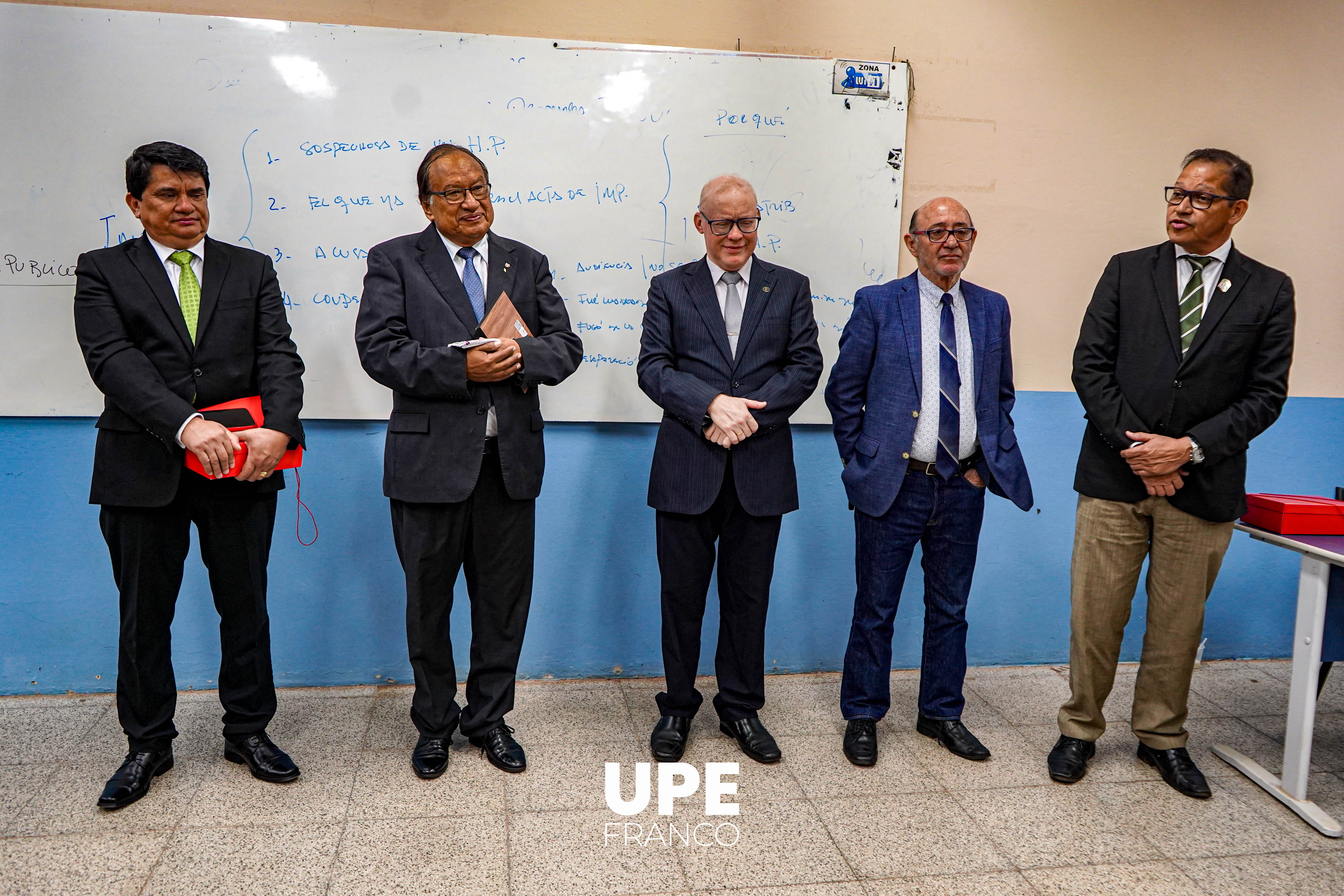 Acto de Reconocimiento al Dr. Justo Caballero Irala por 30 años de docencia en la UPE