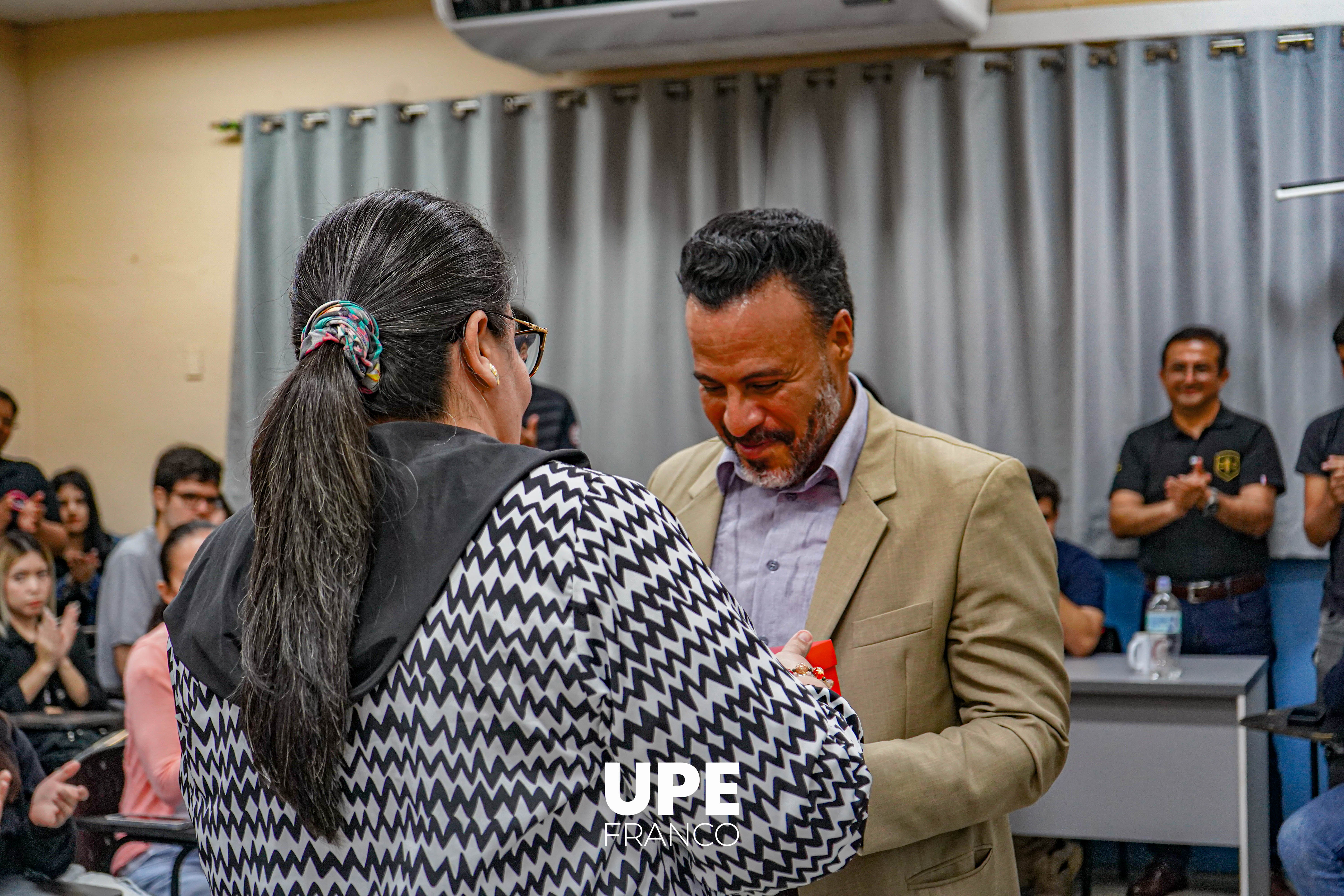 Acto de Reconocimiento al Dr. Justo Caballero Irala por 30 años de docencia en la UPE