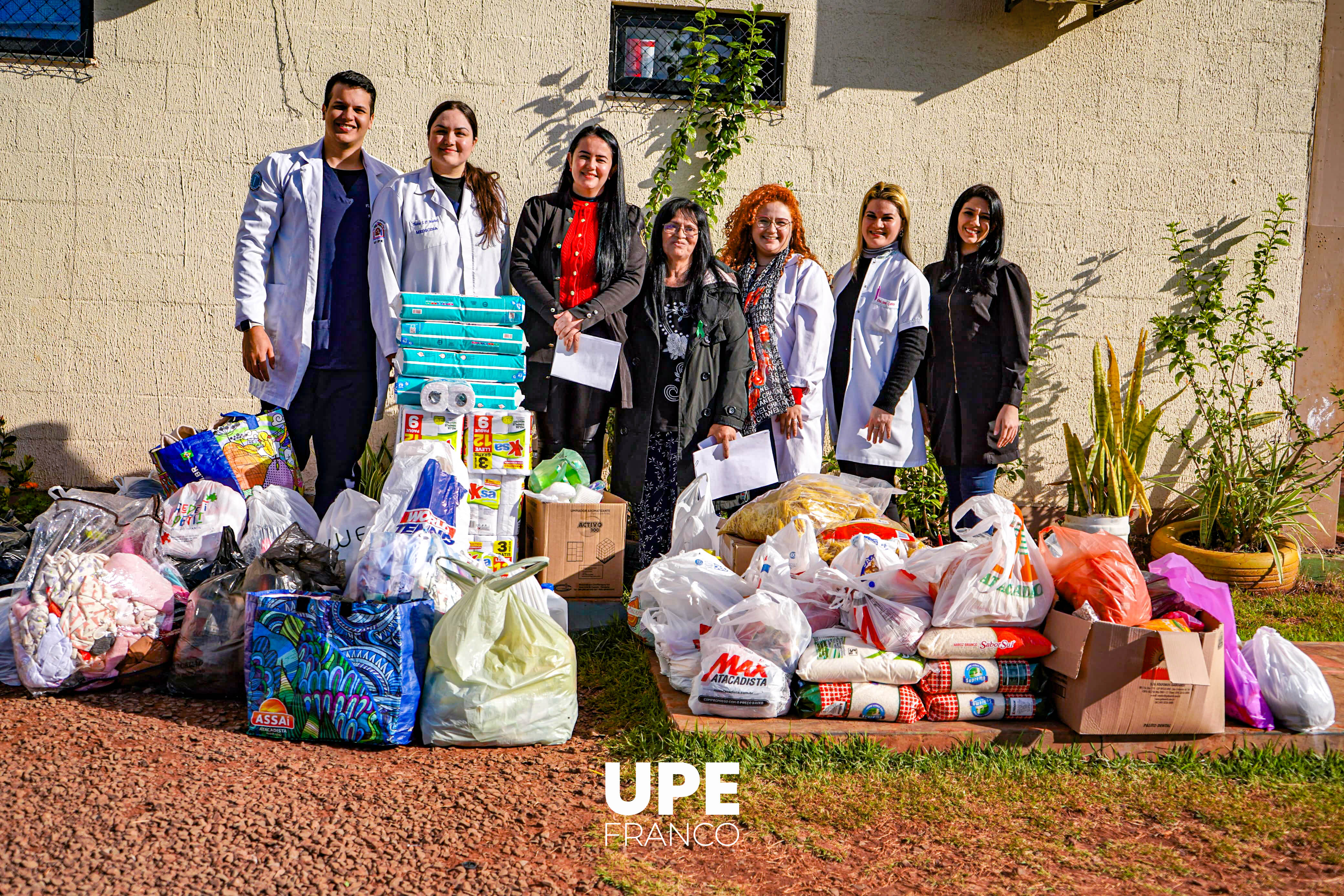 Proyecto Células solidarias: Jornada educativa y entrega de donaciones en la Fundación Las Tías