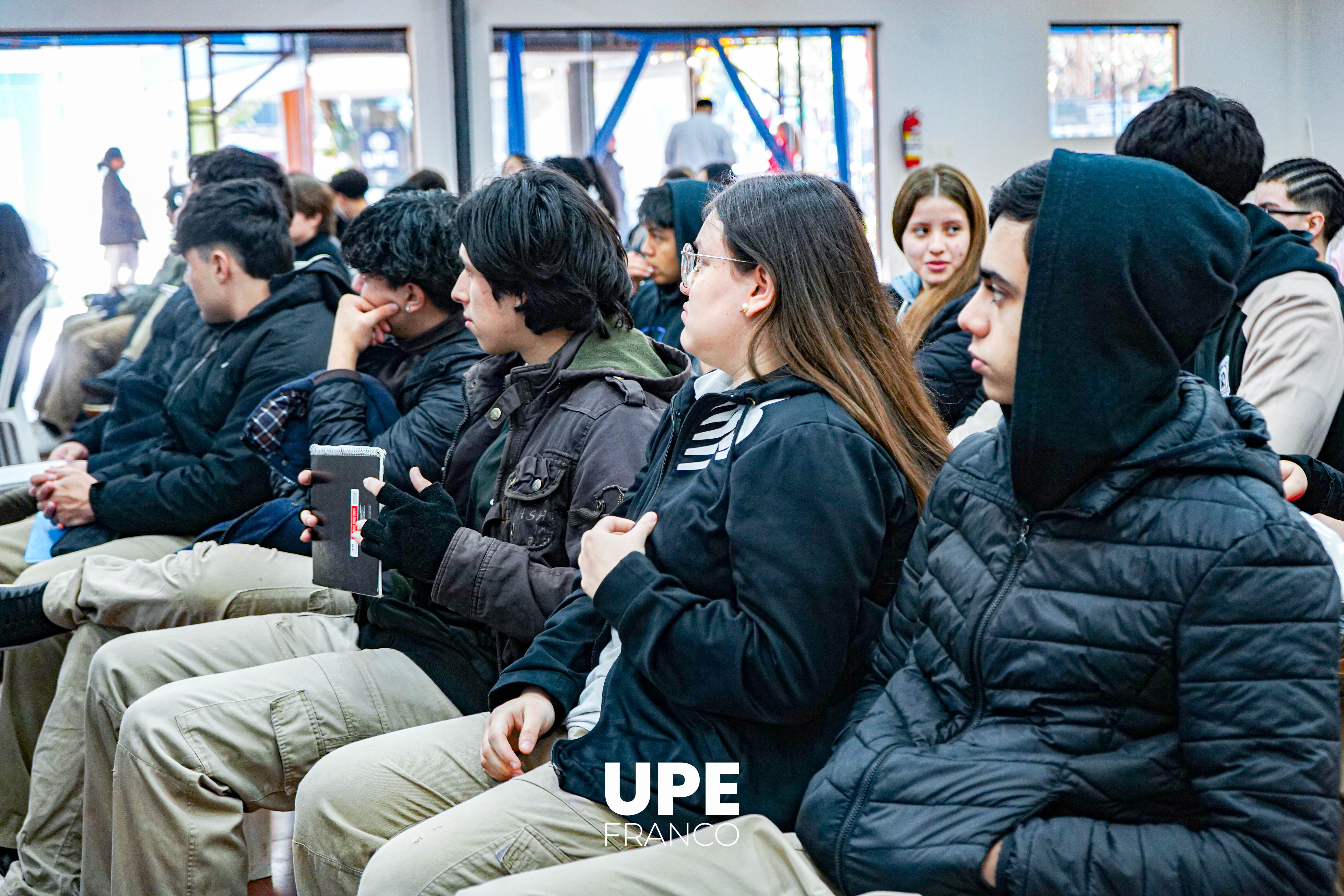 Primeros Auxilios para Escolares: Estudiantes de Enfermería comparten su saber con la comunidad del CIE