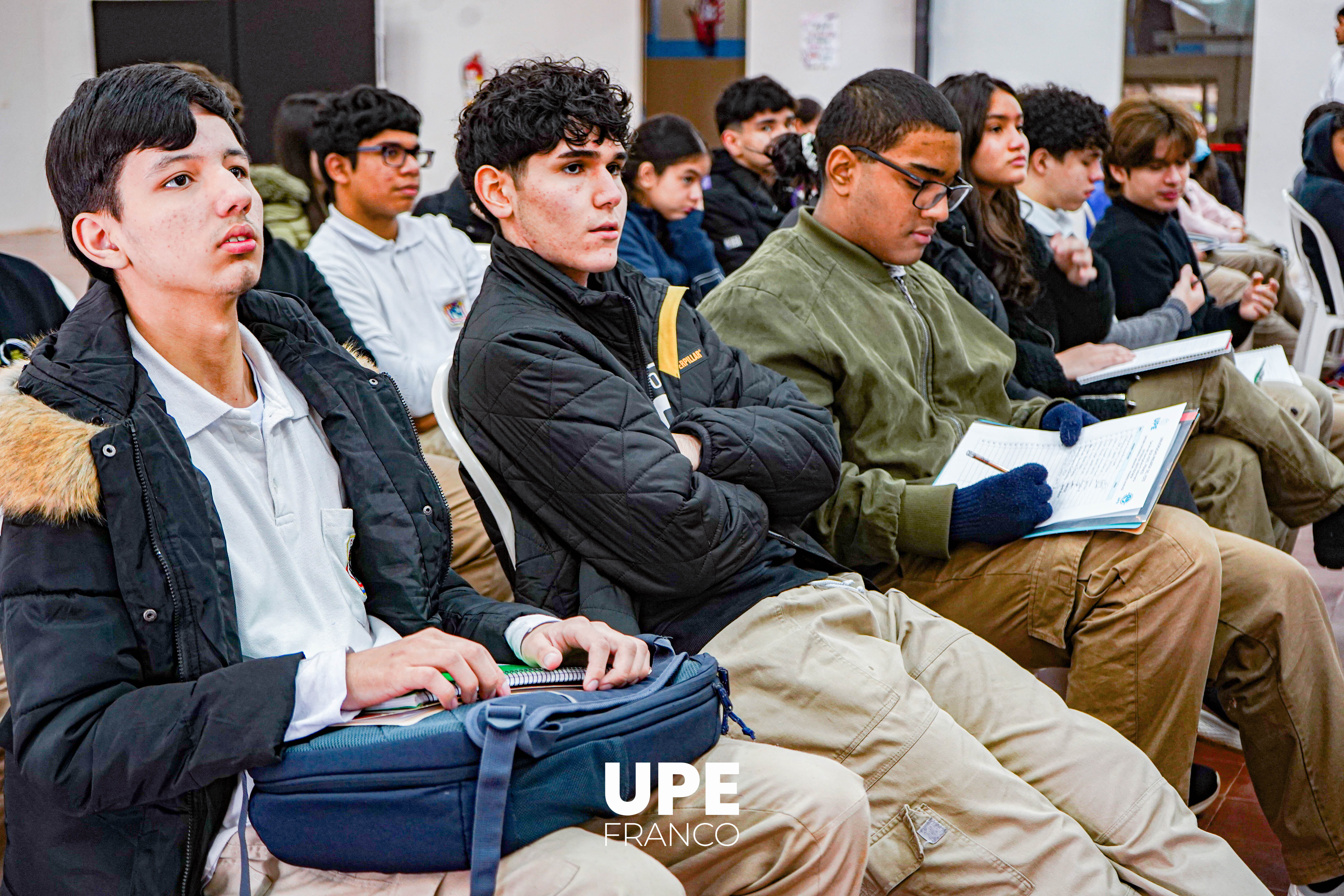 Primeros Auxilios para Escolares: Estudiantes de Enfermería comparten su saber con la comunidad del CIE