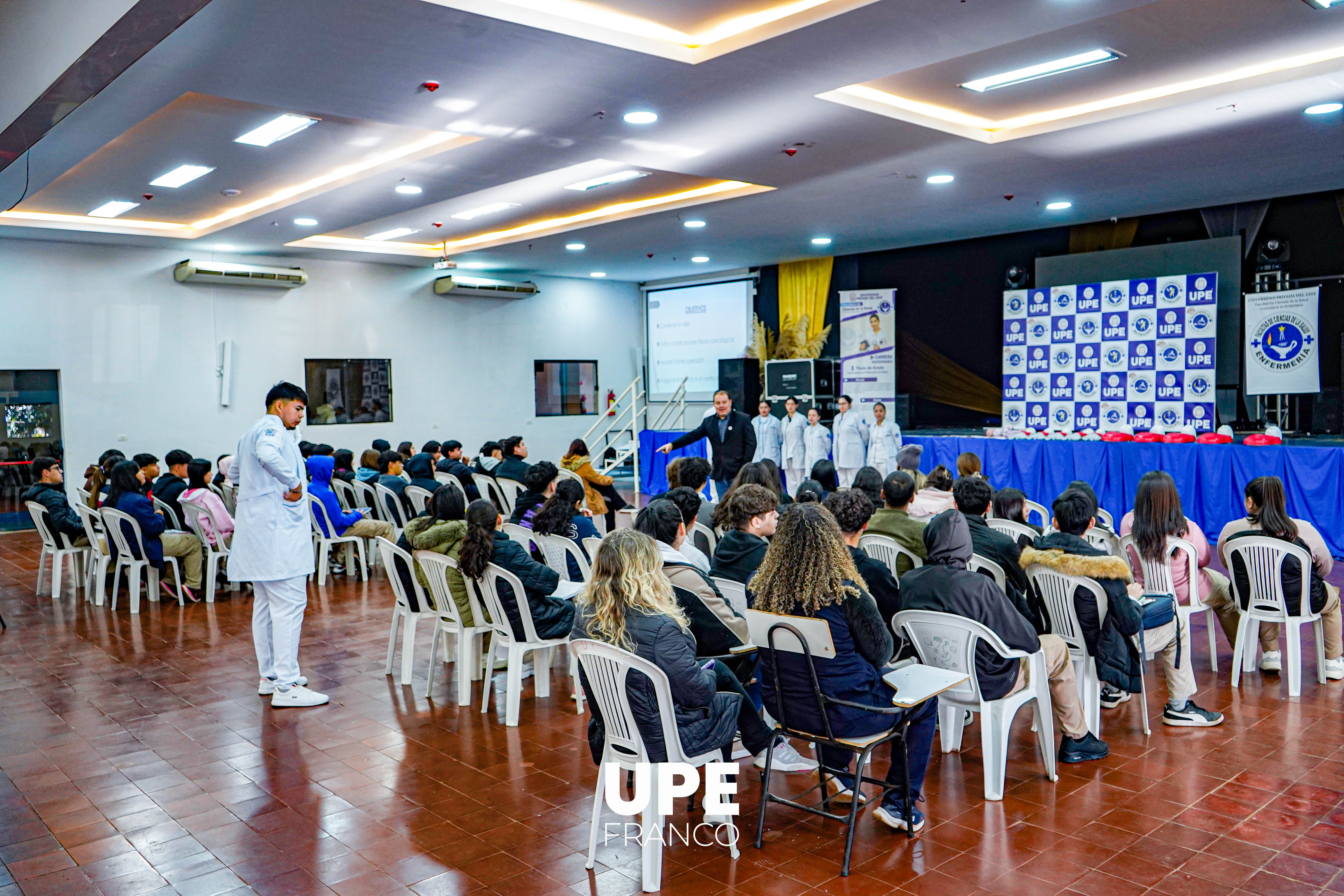 Primeros Auxilios para Escolares: Estudiantes de Enfermería comparten su saber con la comunidad del CIE