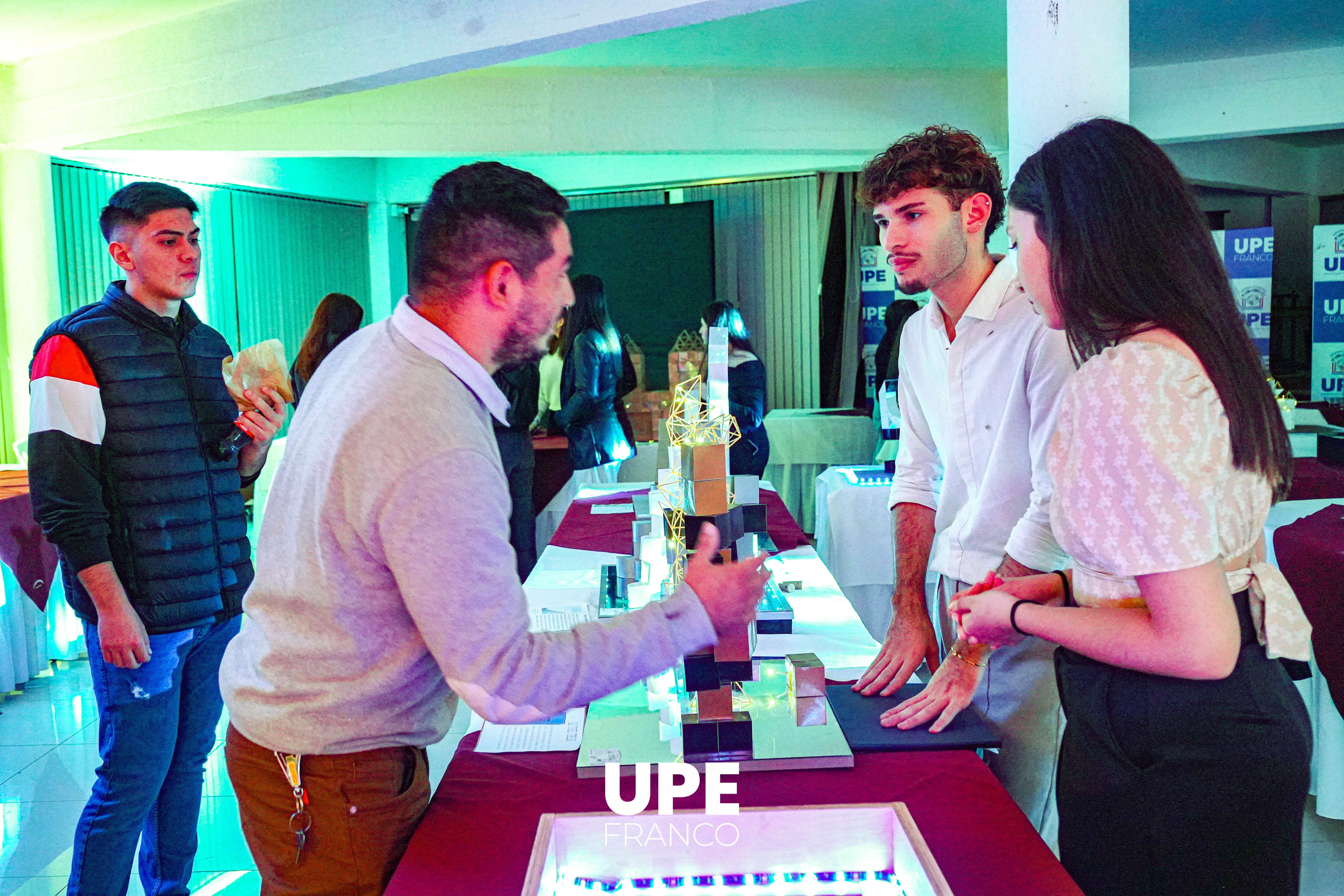 Exposición de Creación Morfológica en la UPE Franco: Segunda Jornada