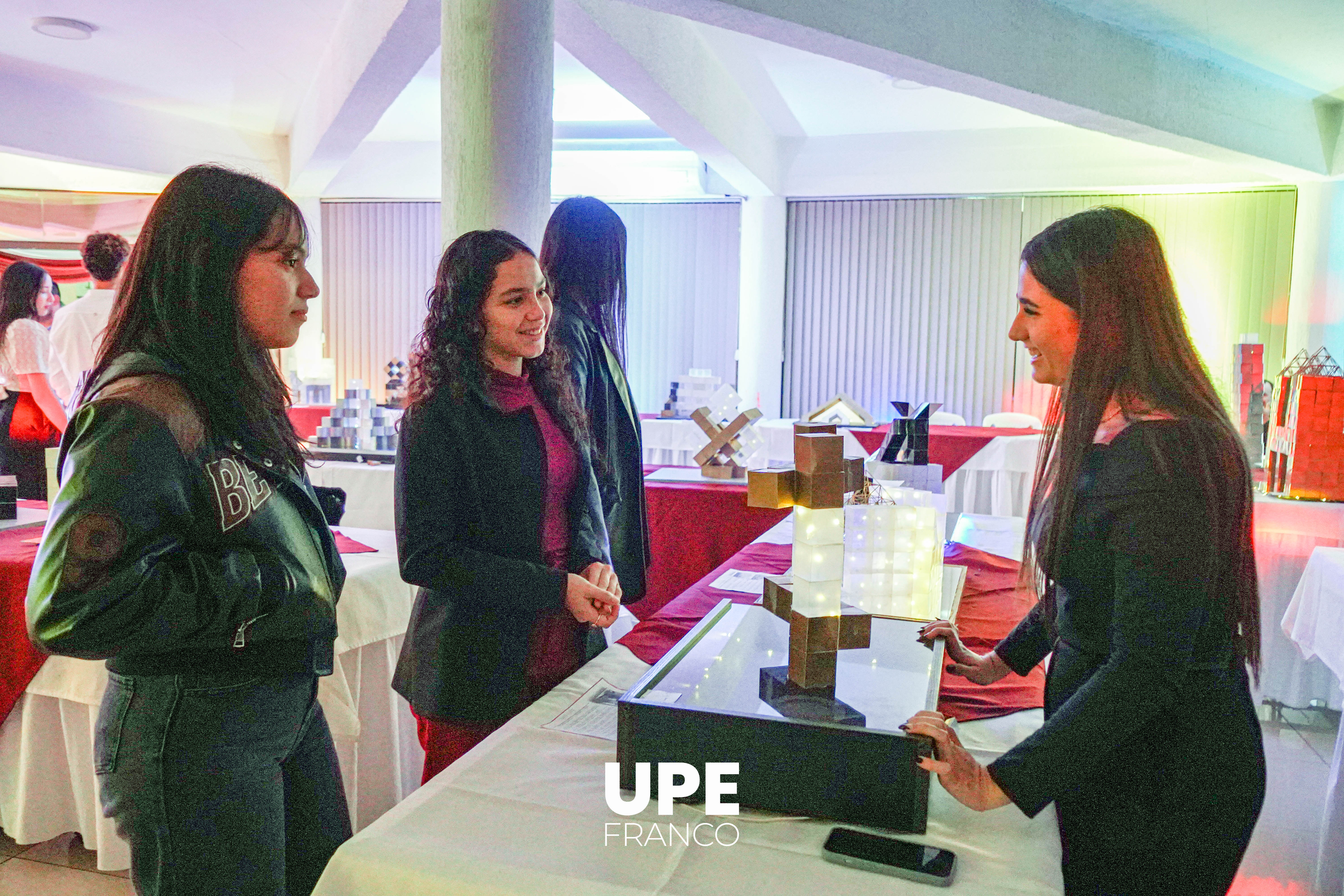 Exposición de Creación Morfológica en la UPE Franco: Segunda Jornada
