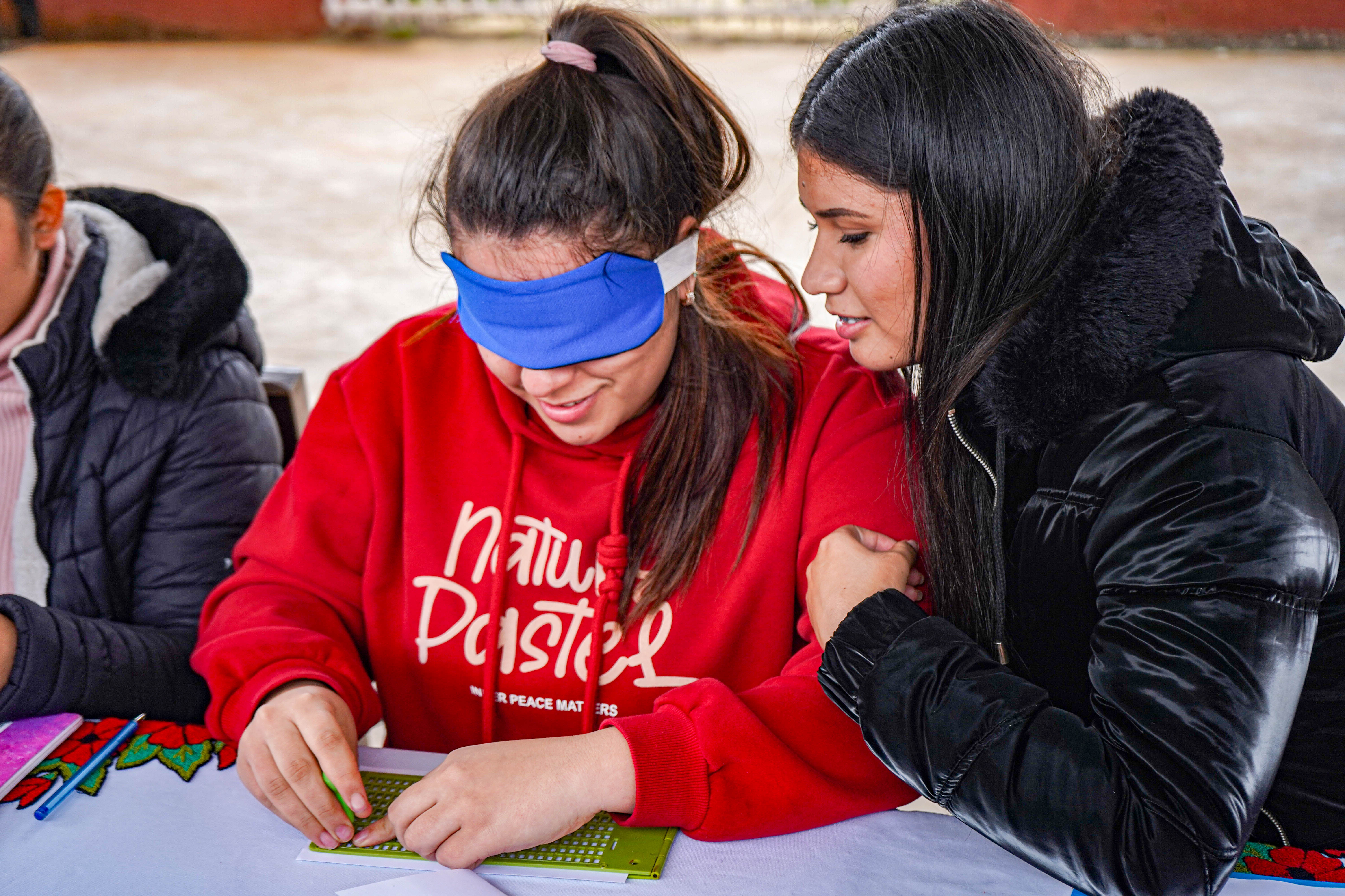 Conociendo la discapacidad visual: Estudiantes de Ciencias de la Educación visitan la Asociación de Ciegos del Paraguay