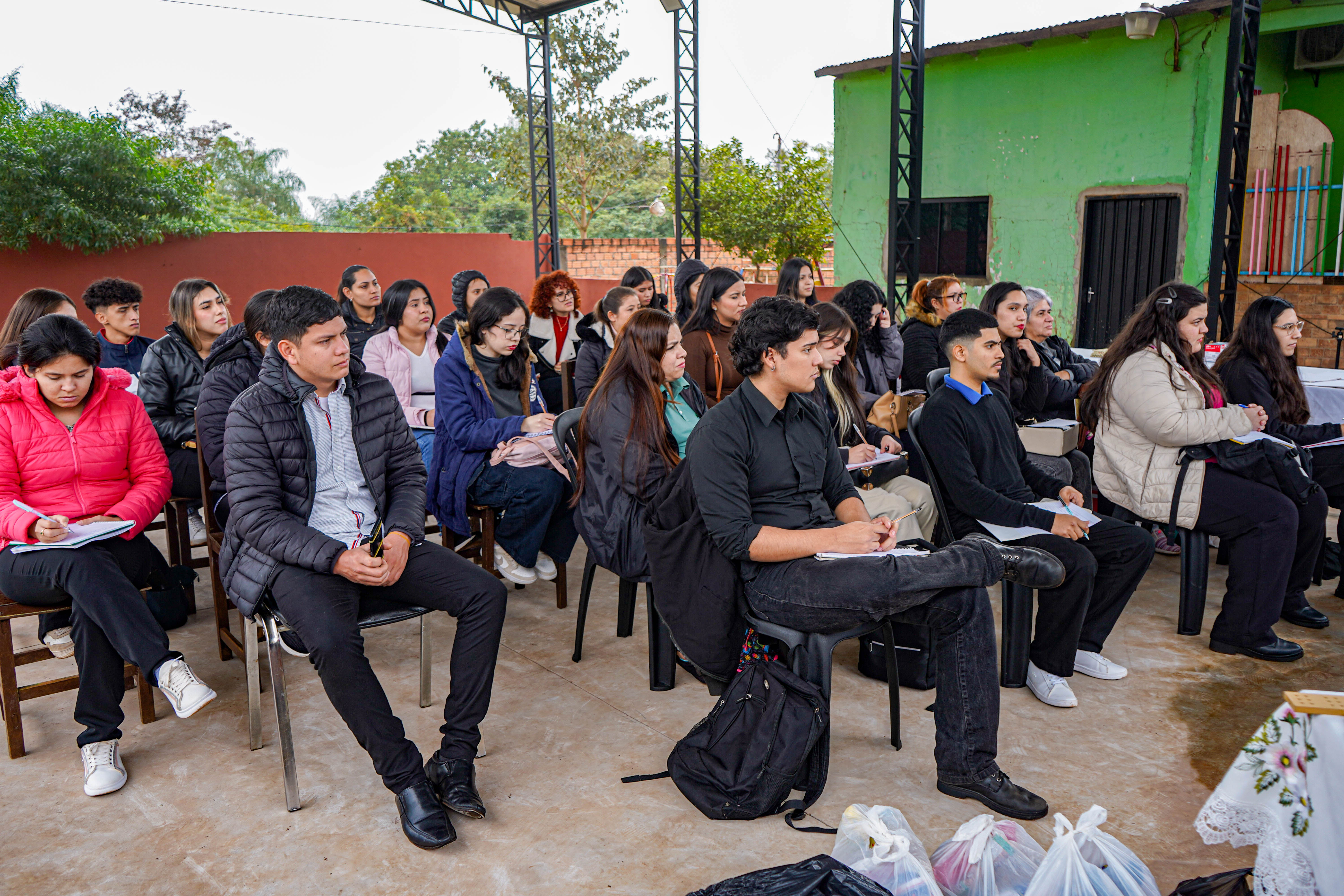 Conociendo la discapacidad visual: Estudiantes de Ciencias de la Educación visitan la Asociación de Ciegos del Paraguay