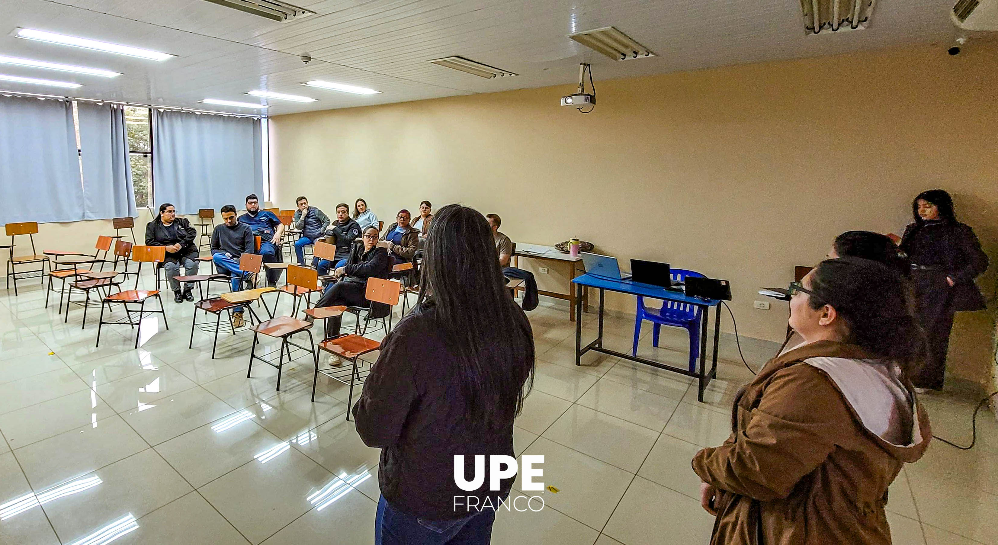 Sistema de Evaluación: Reunión de docentes en Medicina UPE