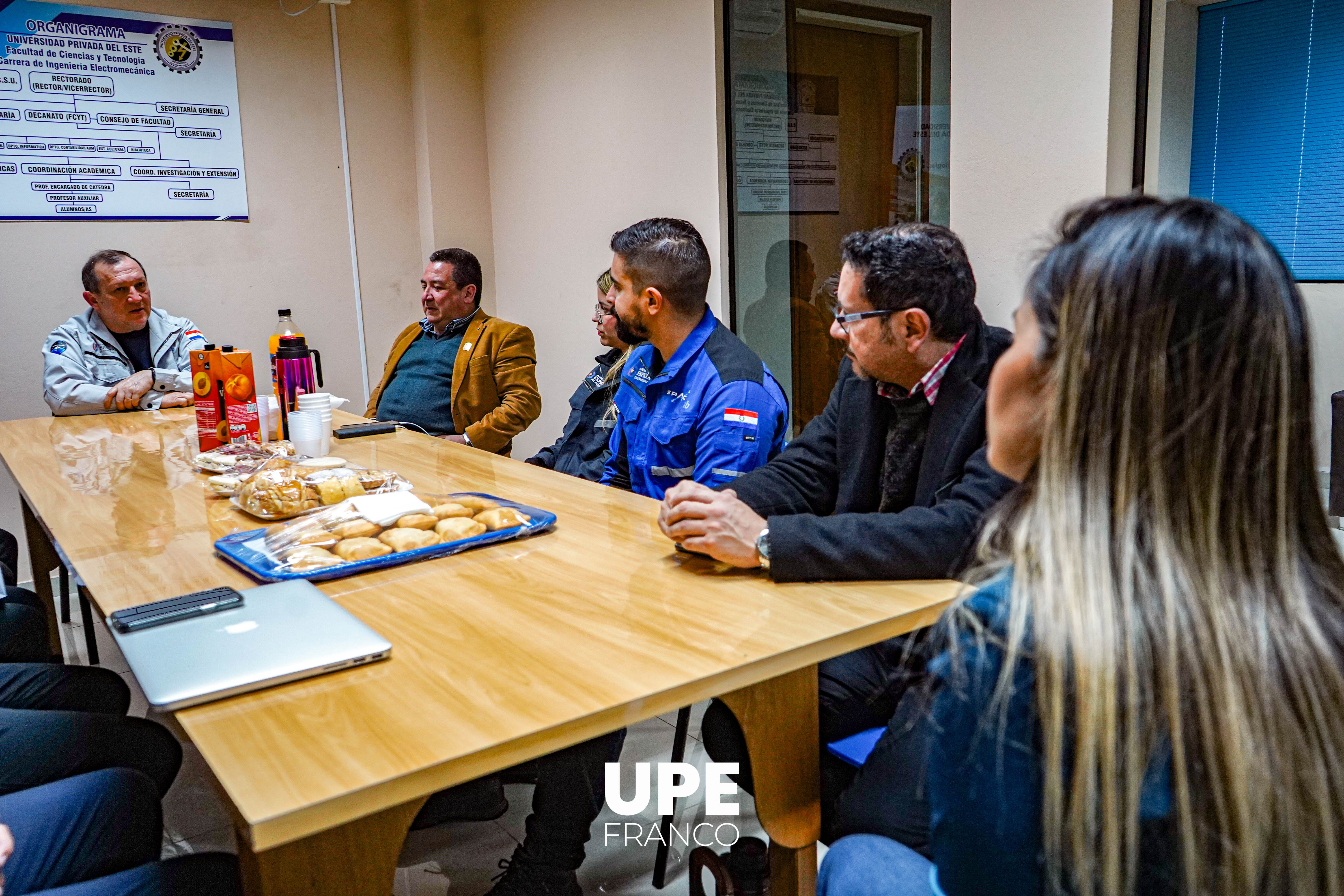 Reunión Estratégica entre autoridades de la Facultad de Ciencias y Tecnologías y la Agencia Espacial del Paraguay