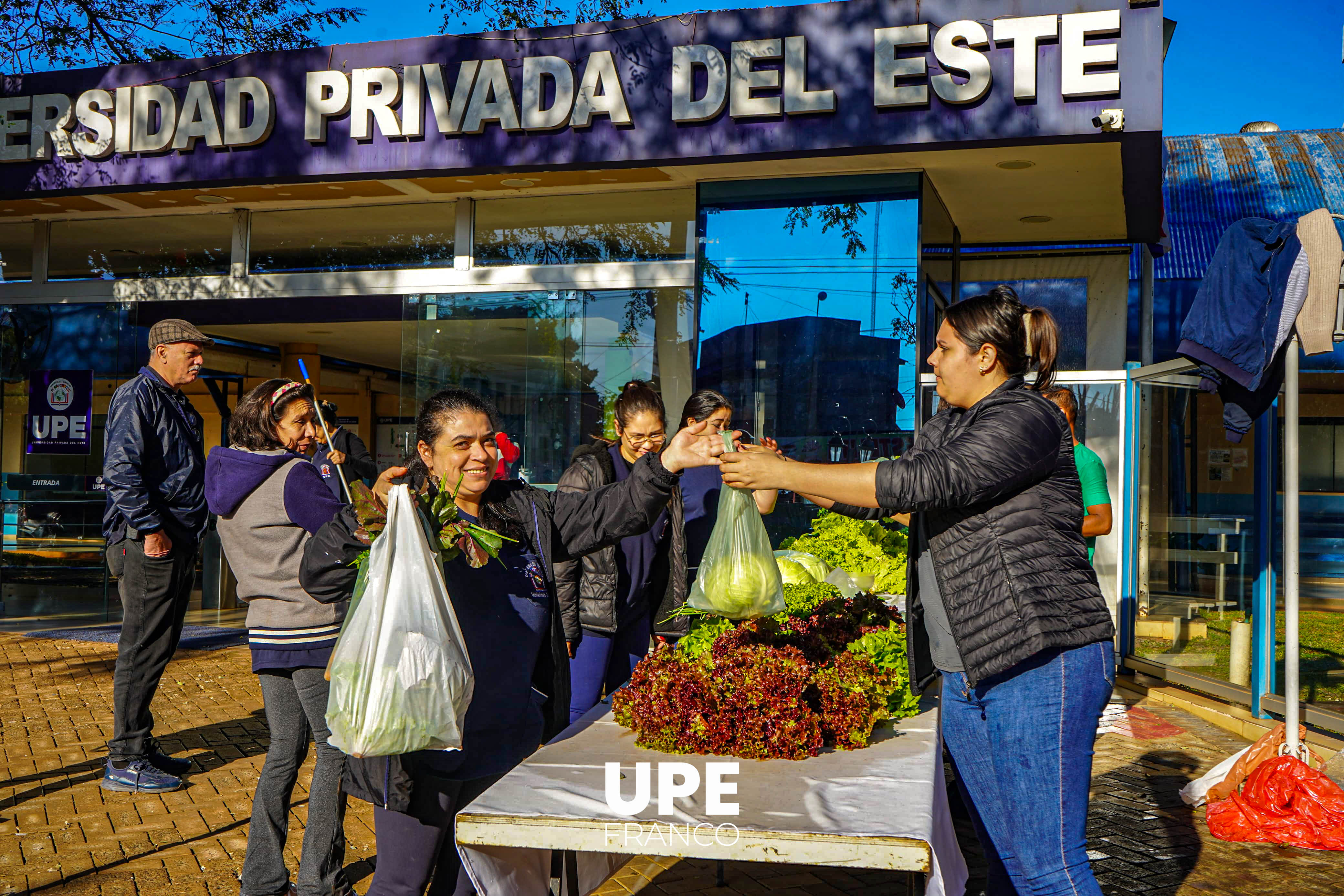 Feria Hortícola en la UPE Franco: Estudiantes de Agronomía ofrecen sus cultivos