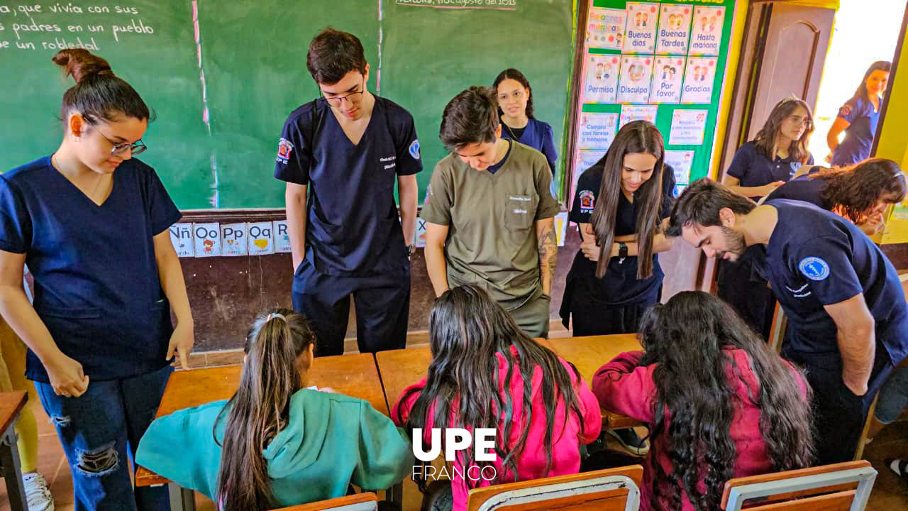 “Manitos Limpias, Corazones Felices”: Estudiantes de Medicina UPE celebran el Día del Niño en la Escuela Bello Amanecer