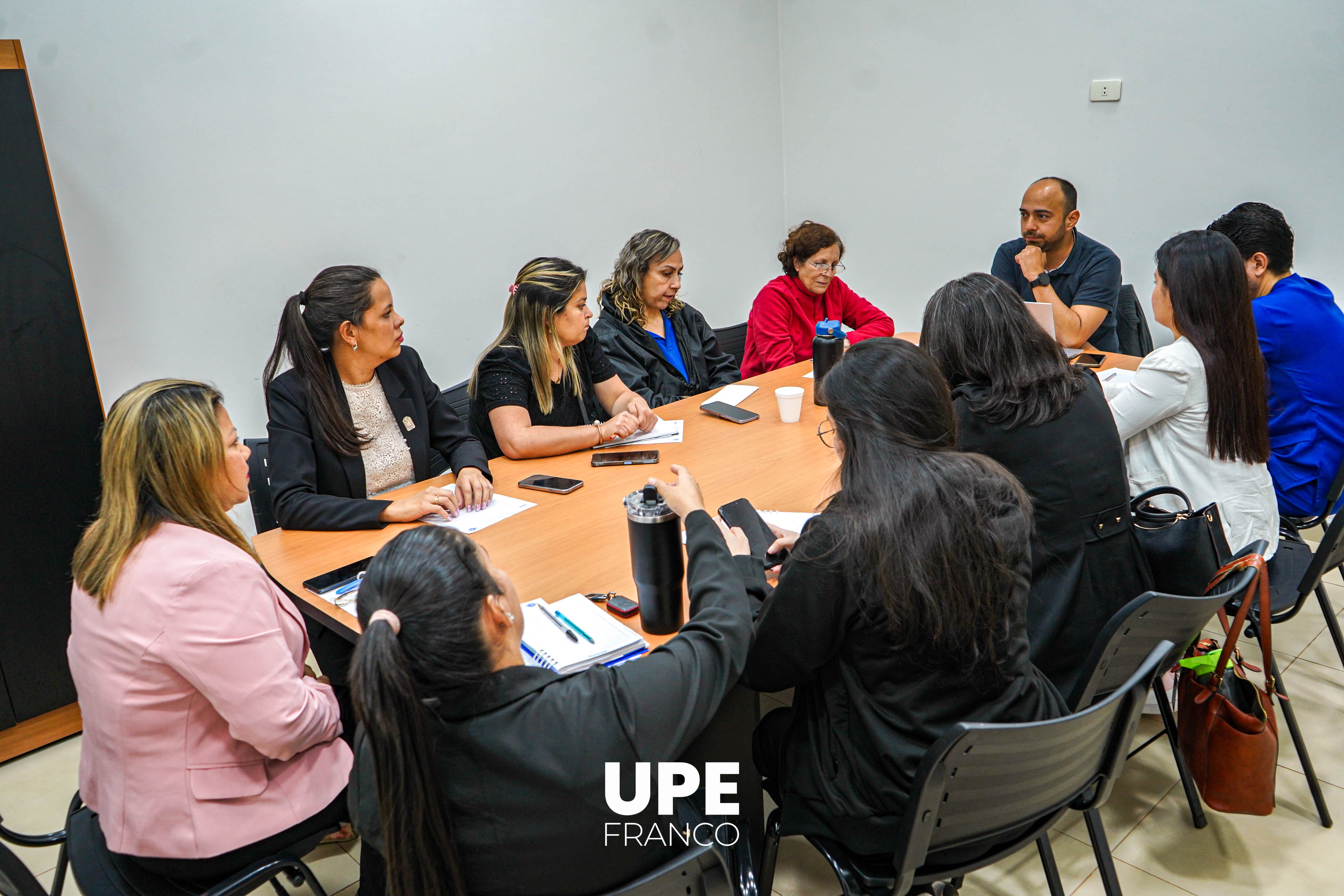 Reunión de coordinadores y el director general de Extensión Universitaria