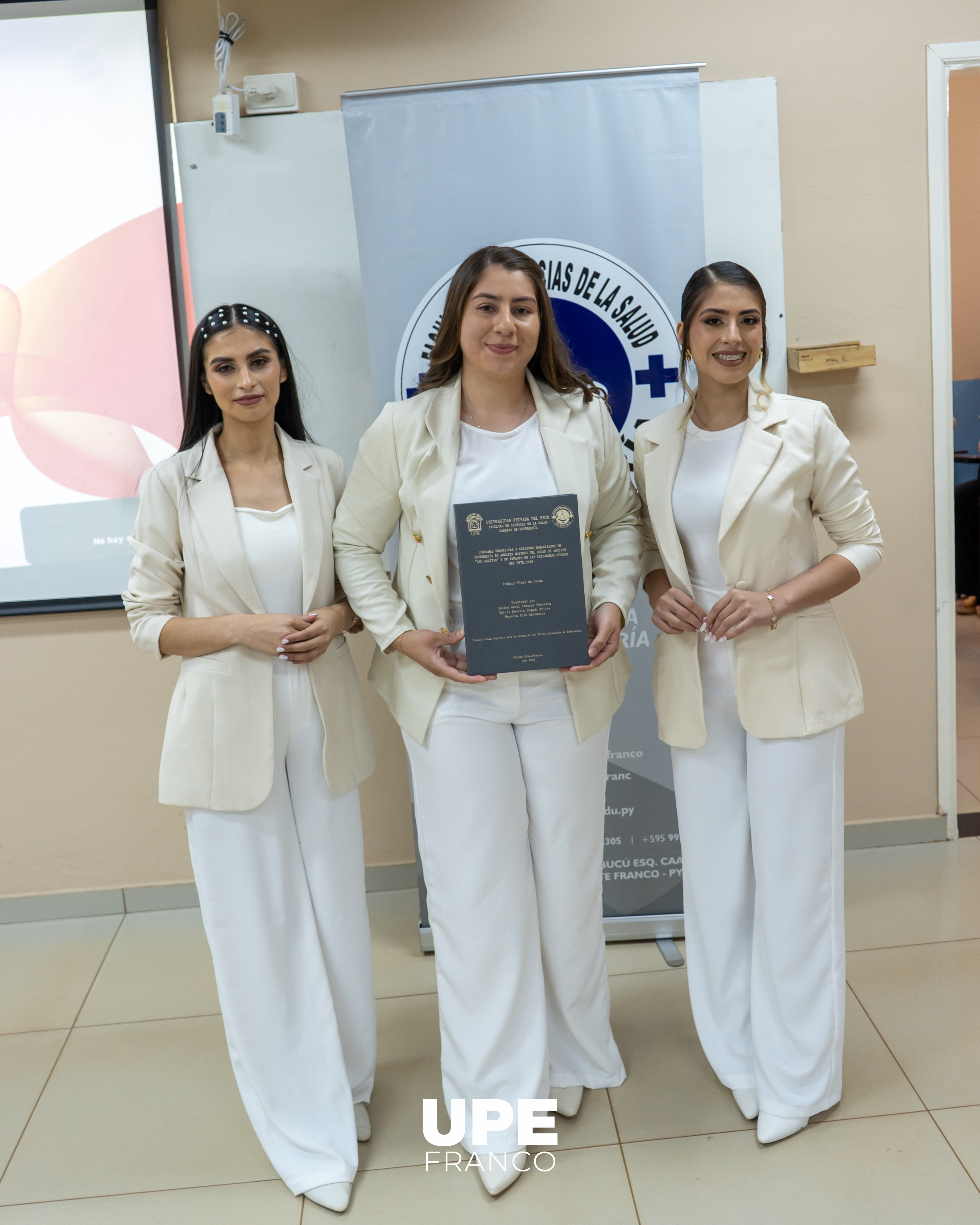 Estudiantes de Enfermería UPE defienden con éxito su Trabajo Final de Grado