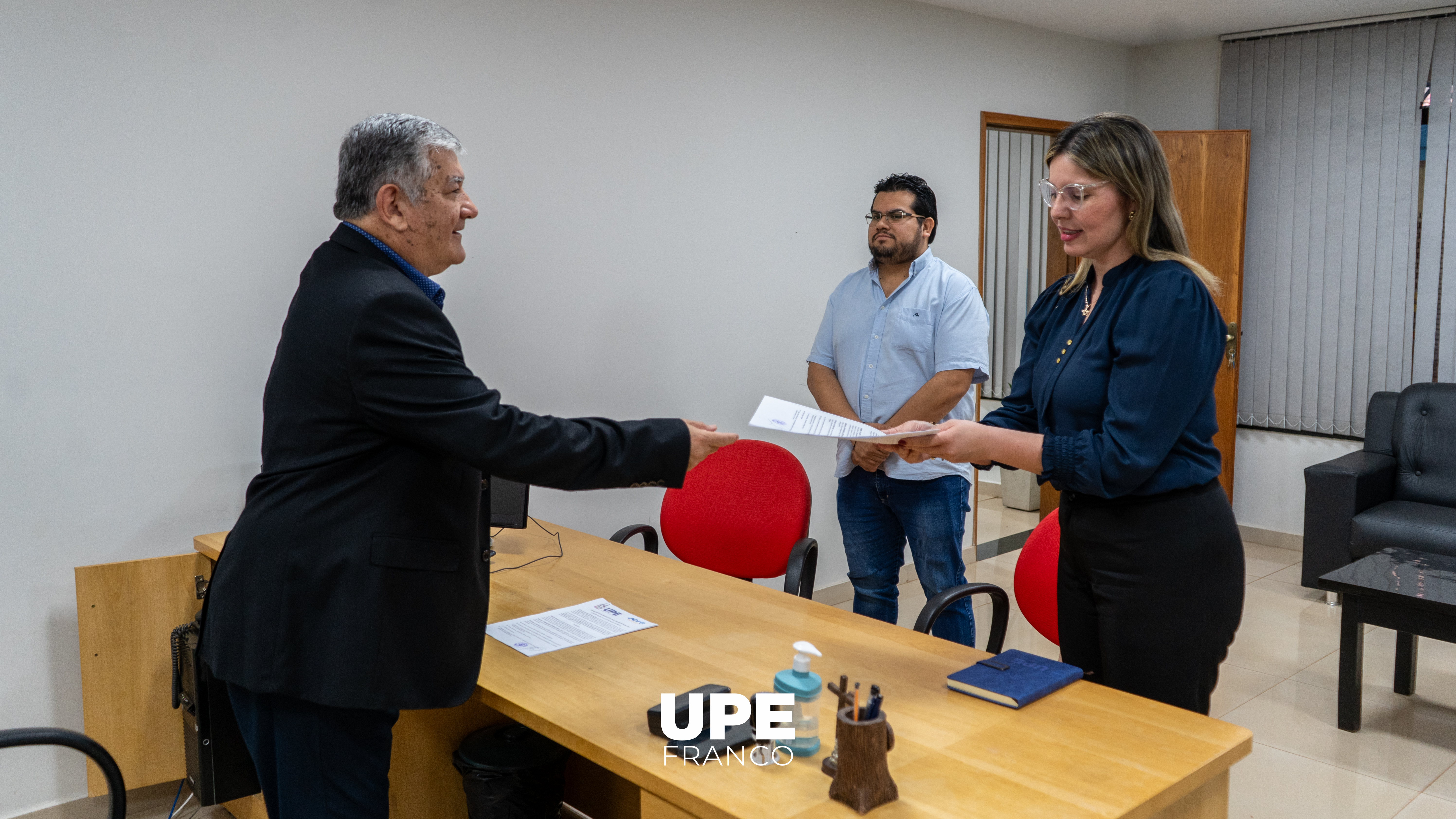 Firma de Convenio de Cooperación entre la Universidad Privada del Este (UPE) y la Cámara Junior Internacional (JCI)