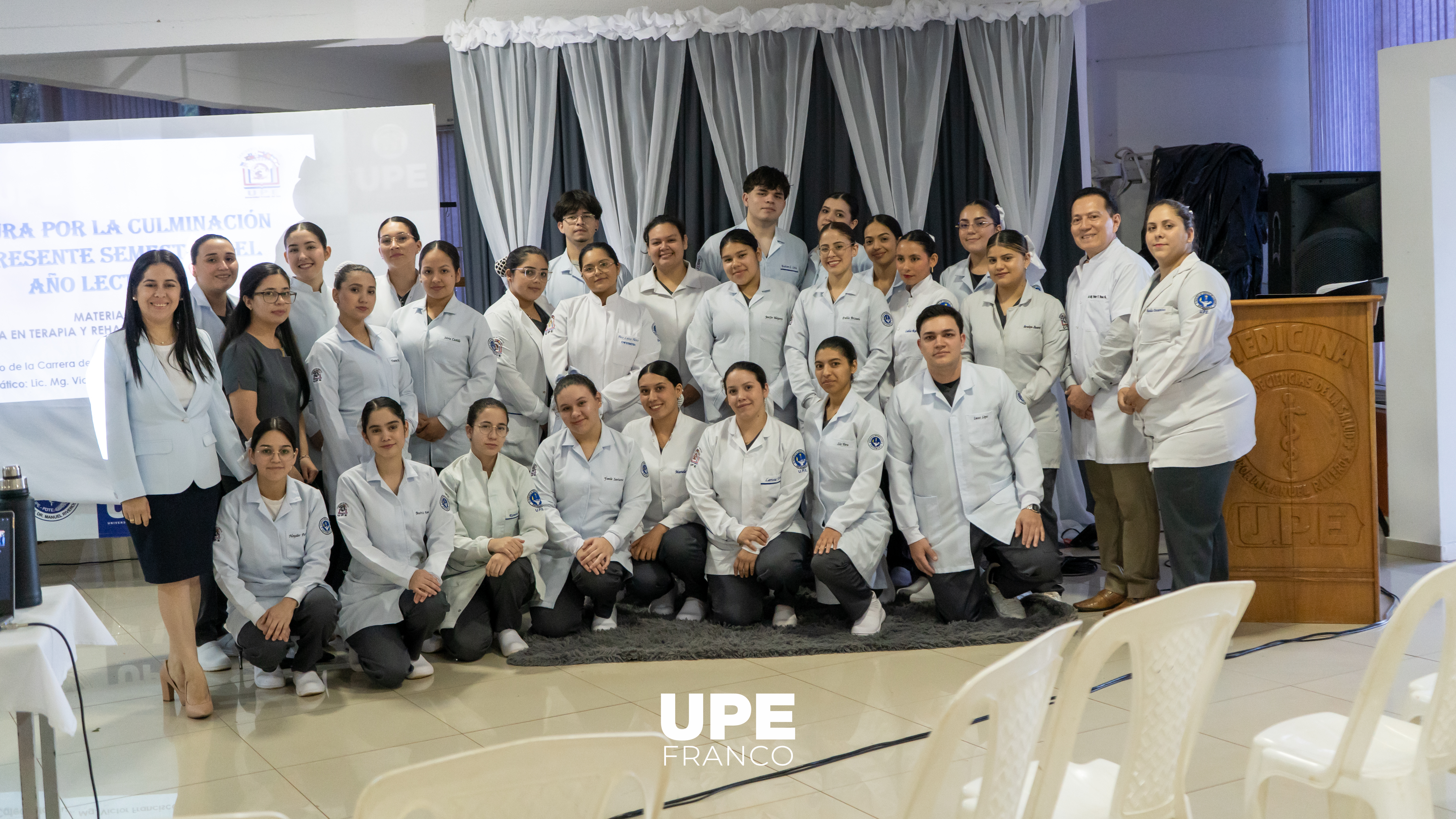 Clausura Por La Culminación Del Presente Semestre del Año Lectivo: Carrera de Enfermería - FCS