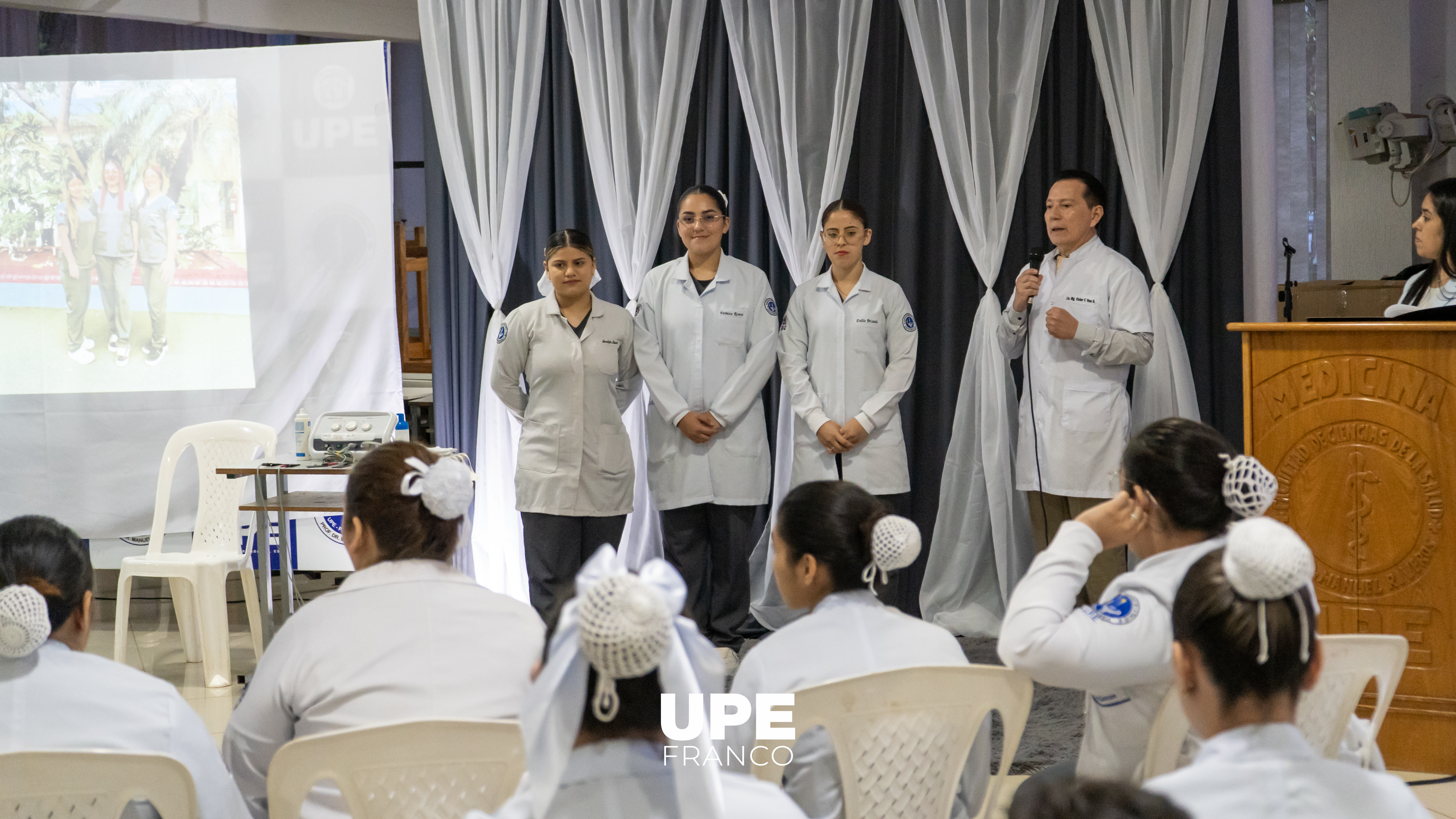 Clausura Por La Culminación Del Presente Semestre del Año Lectivo: Carrera de Enfermería - FCS