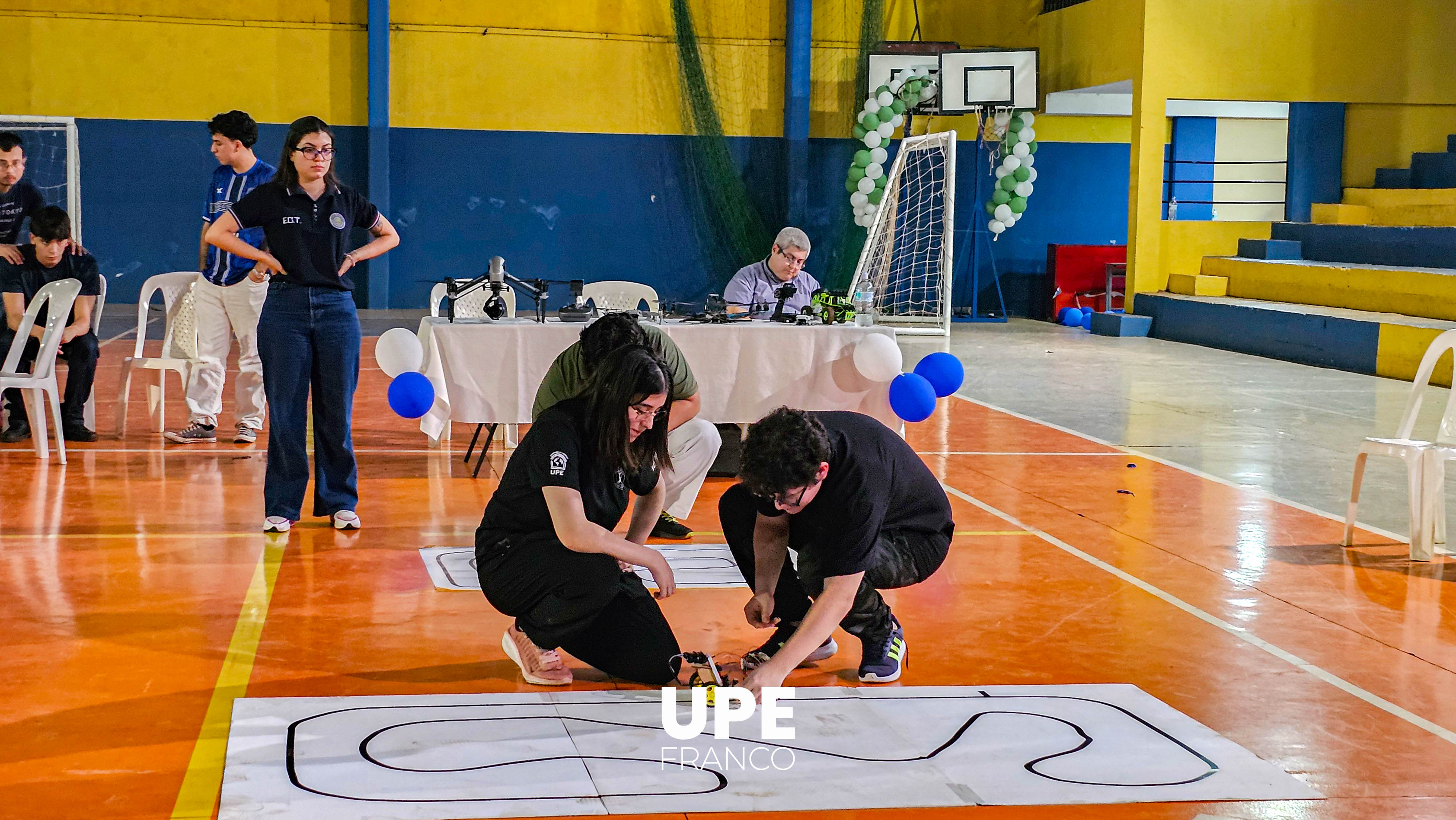 Clausura del Club de Robótica 2025 y 1.ª Edición de la Competencia de Robótica UPE 2025