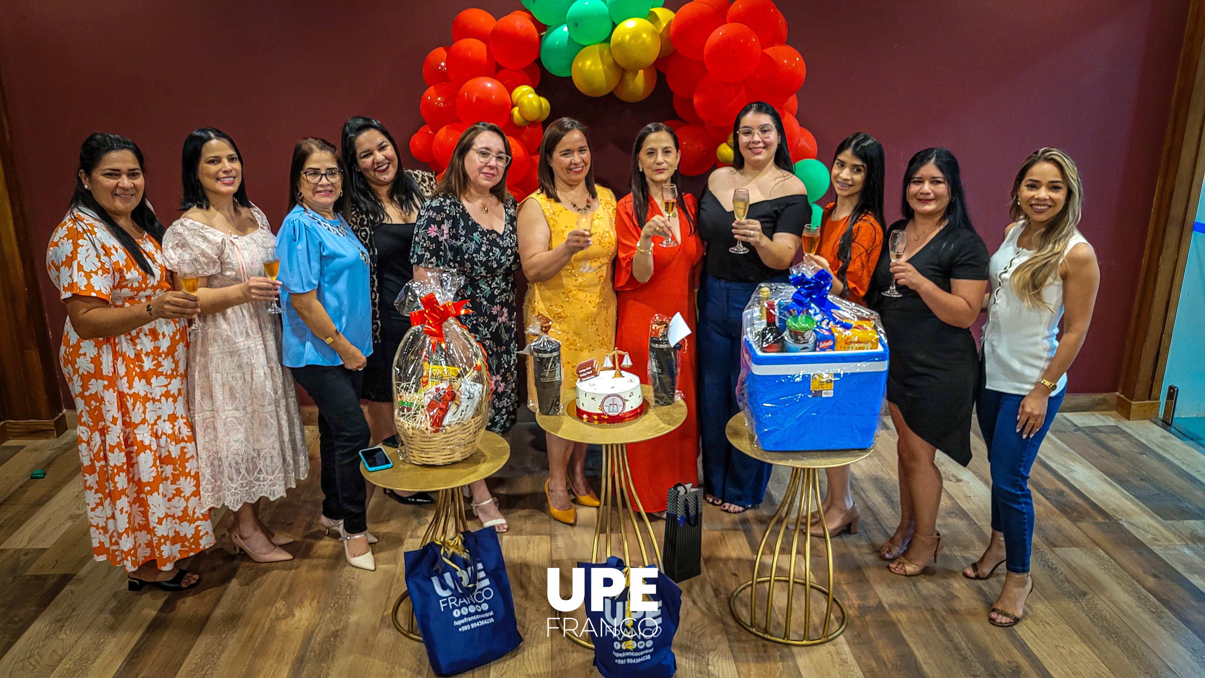 Cena de Confraternización: Despedida del año 2025 – Carrera de Derecho