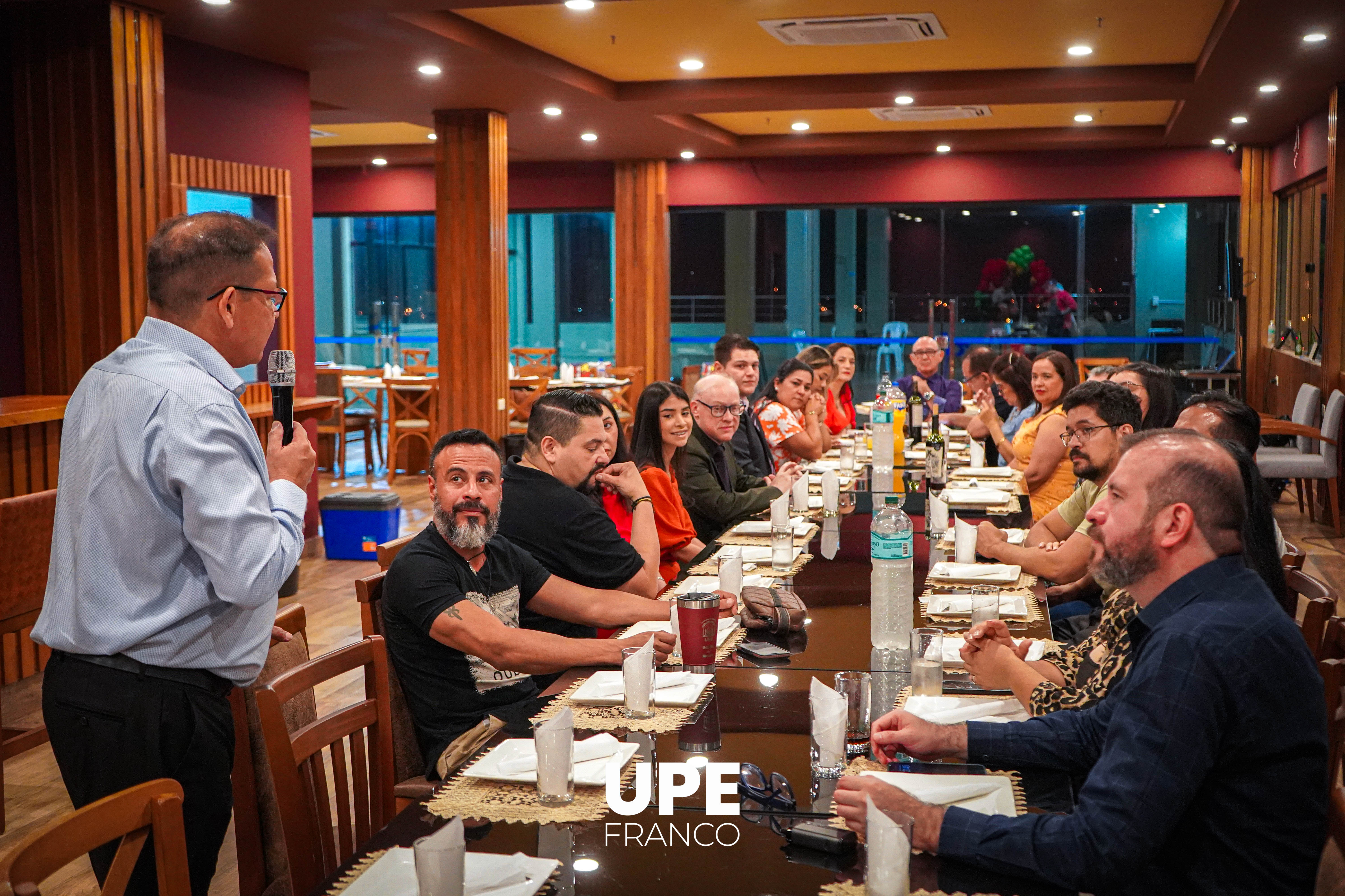 Cena de Confraternización: Despedida del año 2025 – Carrera de Derecho