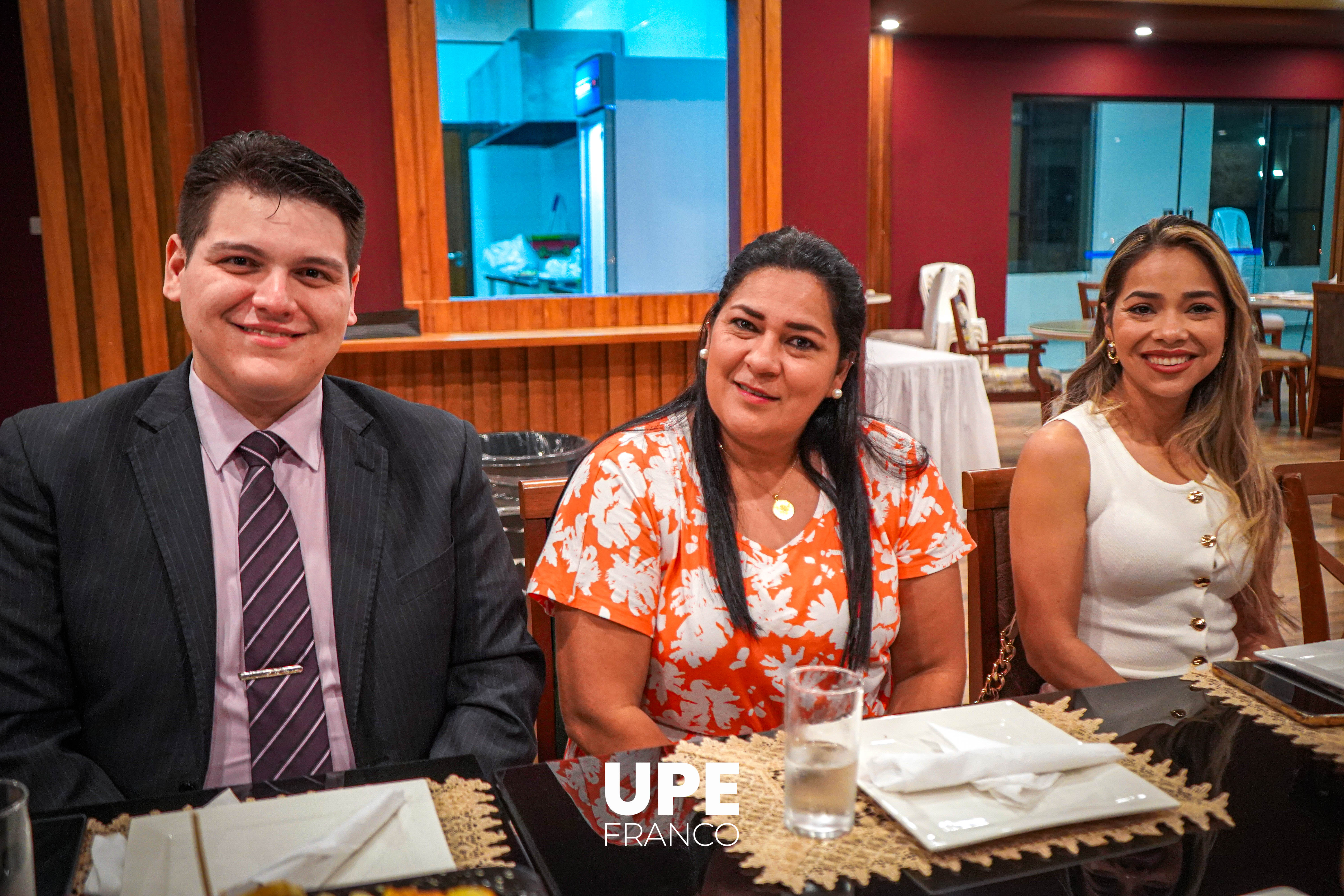 Cena de Confraternización: Despedida del año 2025 – Carrera de Derecho