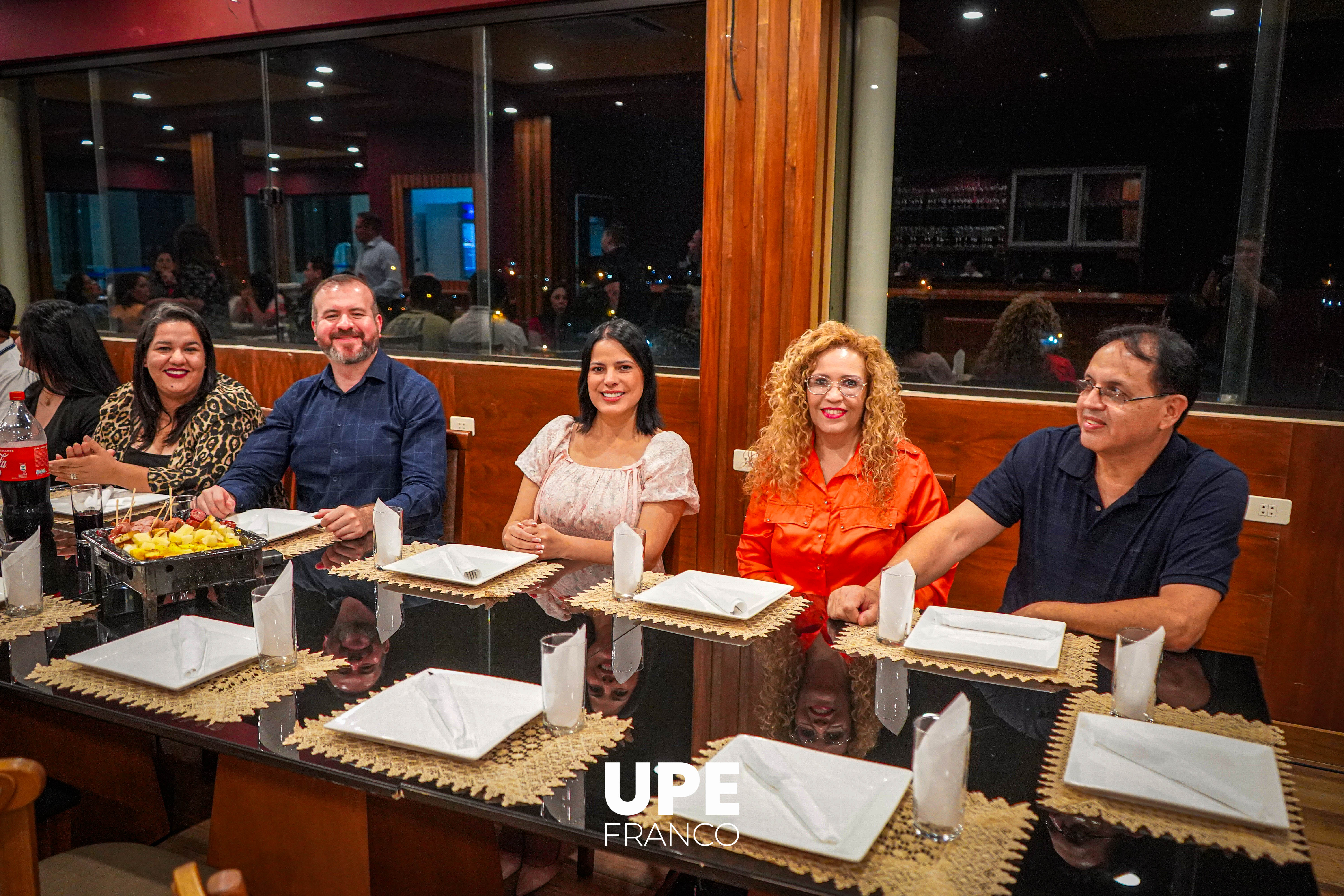 Cena de Confraternización: Despedida del año 2025 – Carrera de Derecho