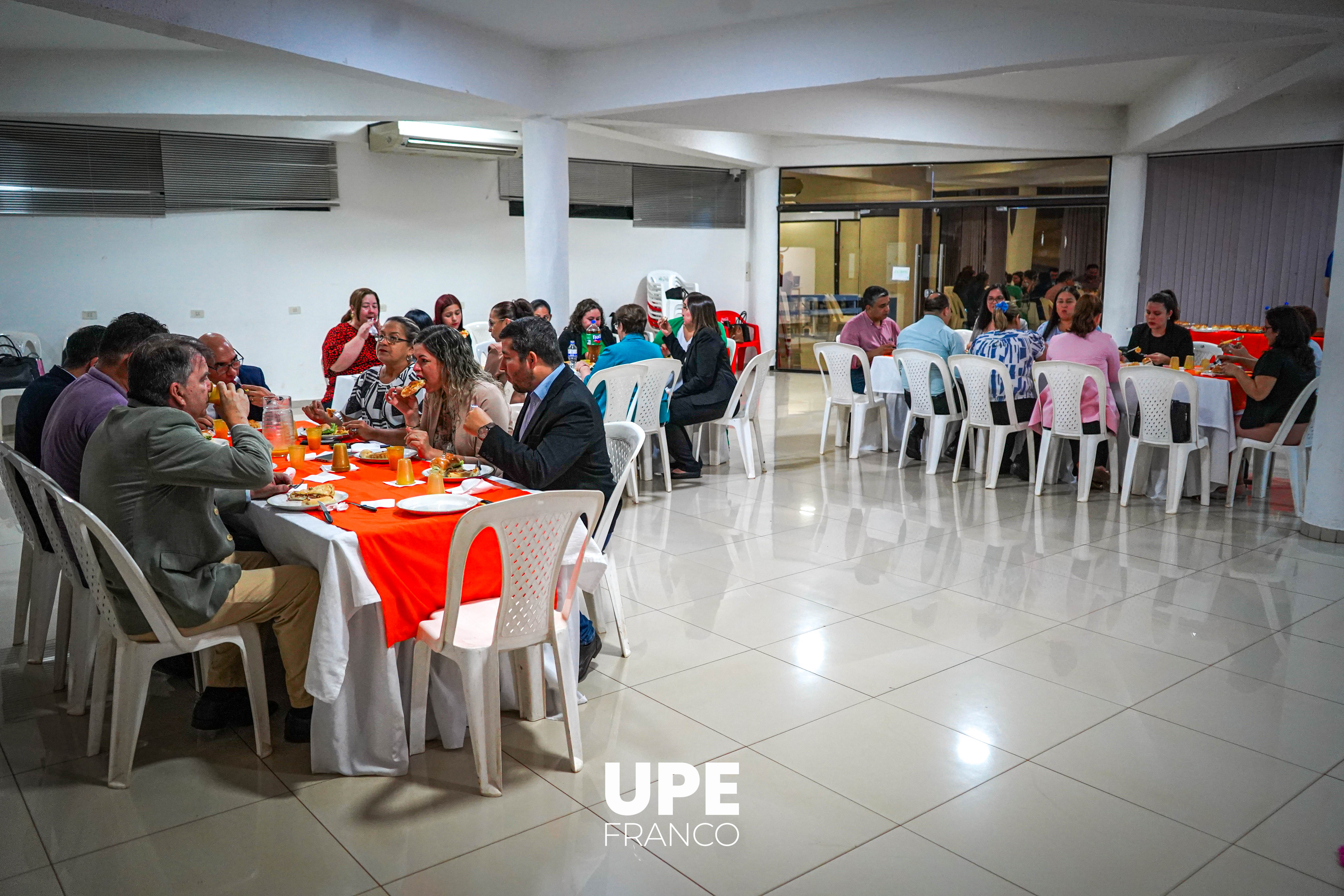Cumpleaños de la Mag. Nélida Beatriz del Carmen Cappo: Facultad de Ciencias de la Educación y Ciencias Administrativas y Contables