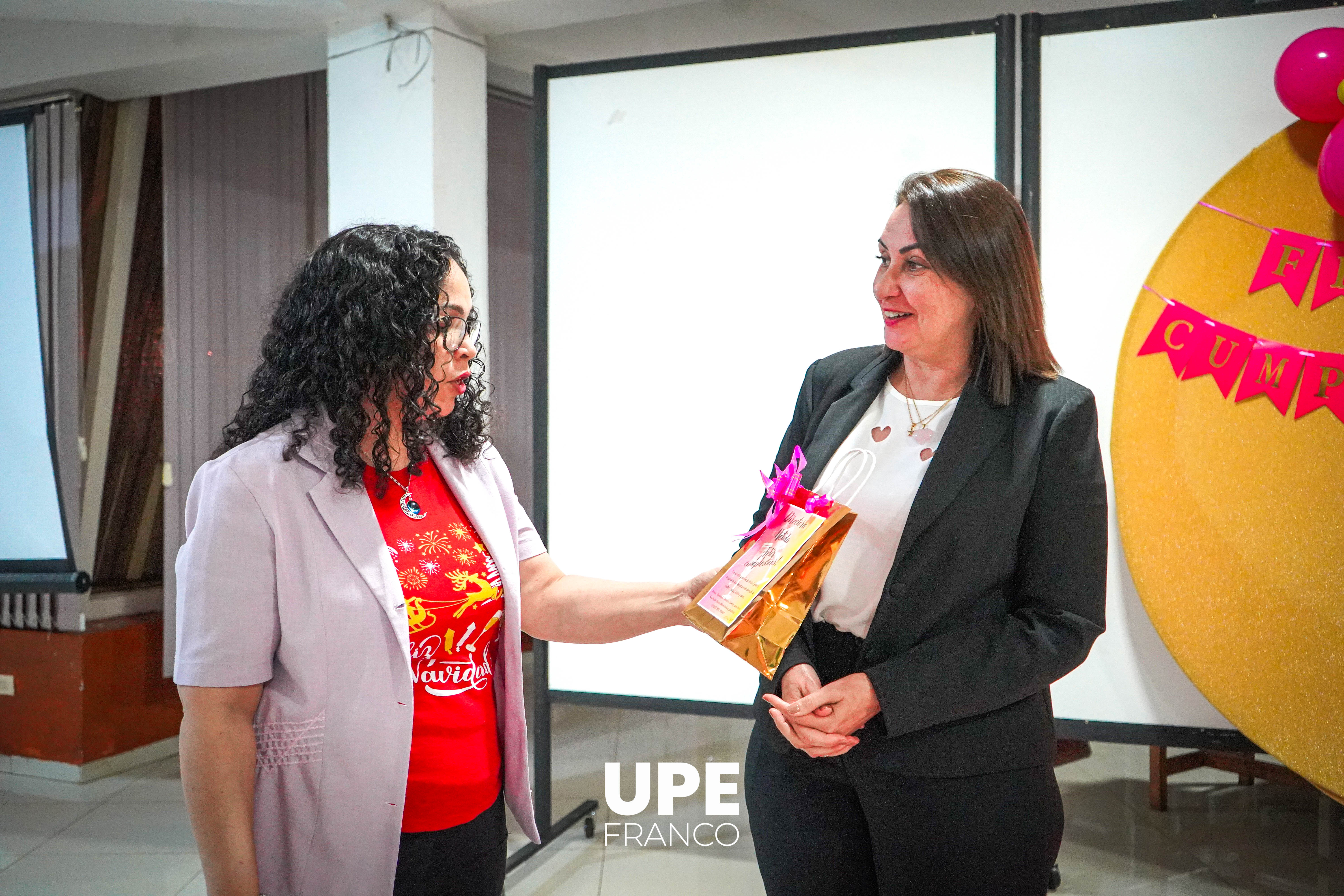 Cumpleaños de la Mag. Nélida Beatriz del Carmen Cappo: Facultad de Ciencias de la Educación y Ciencias Administrativas y Contables