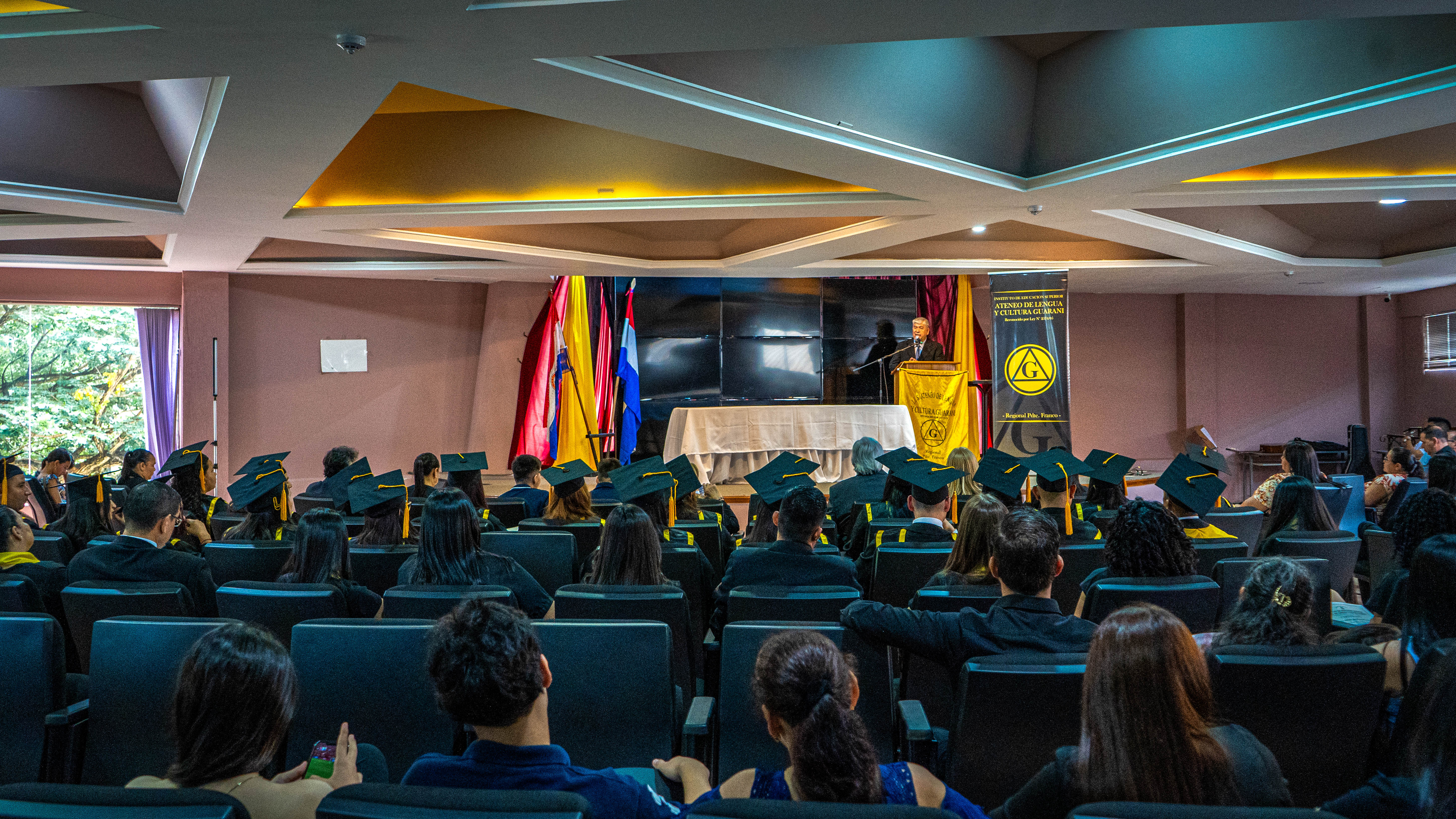 Acto de graduación del Instituto Superior del Ateneo de Lengua y Cultura Guaraní