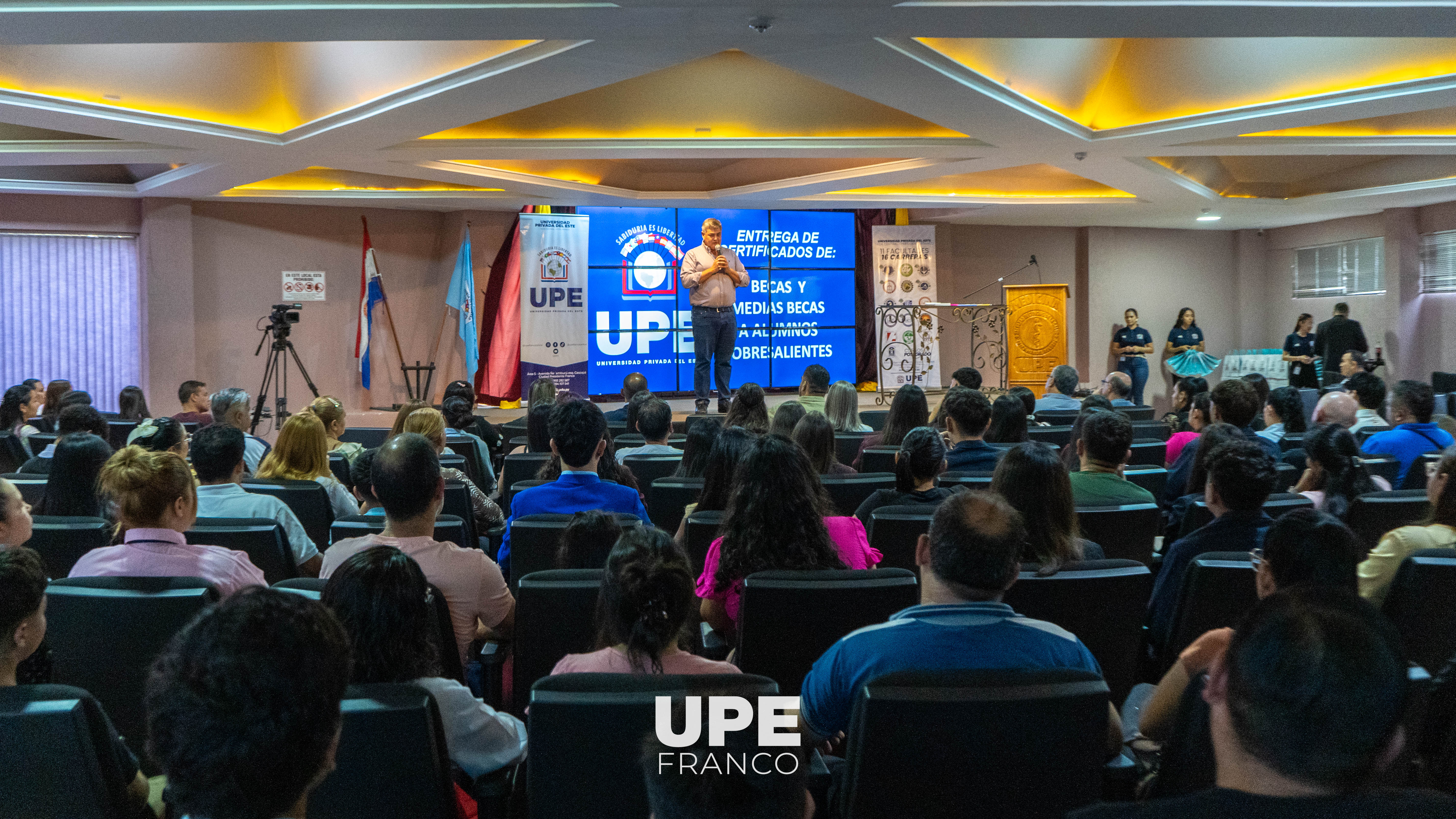 UPE Franco reafirma su compromiso con la Responsabilidad Social Universitaria con entrega de becas y medias becas