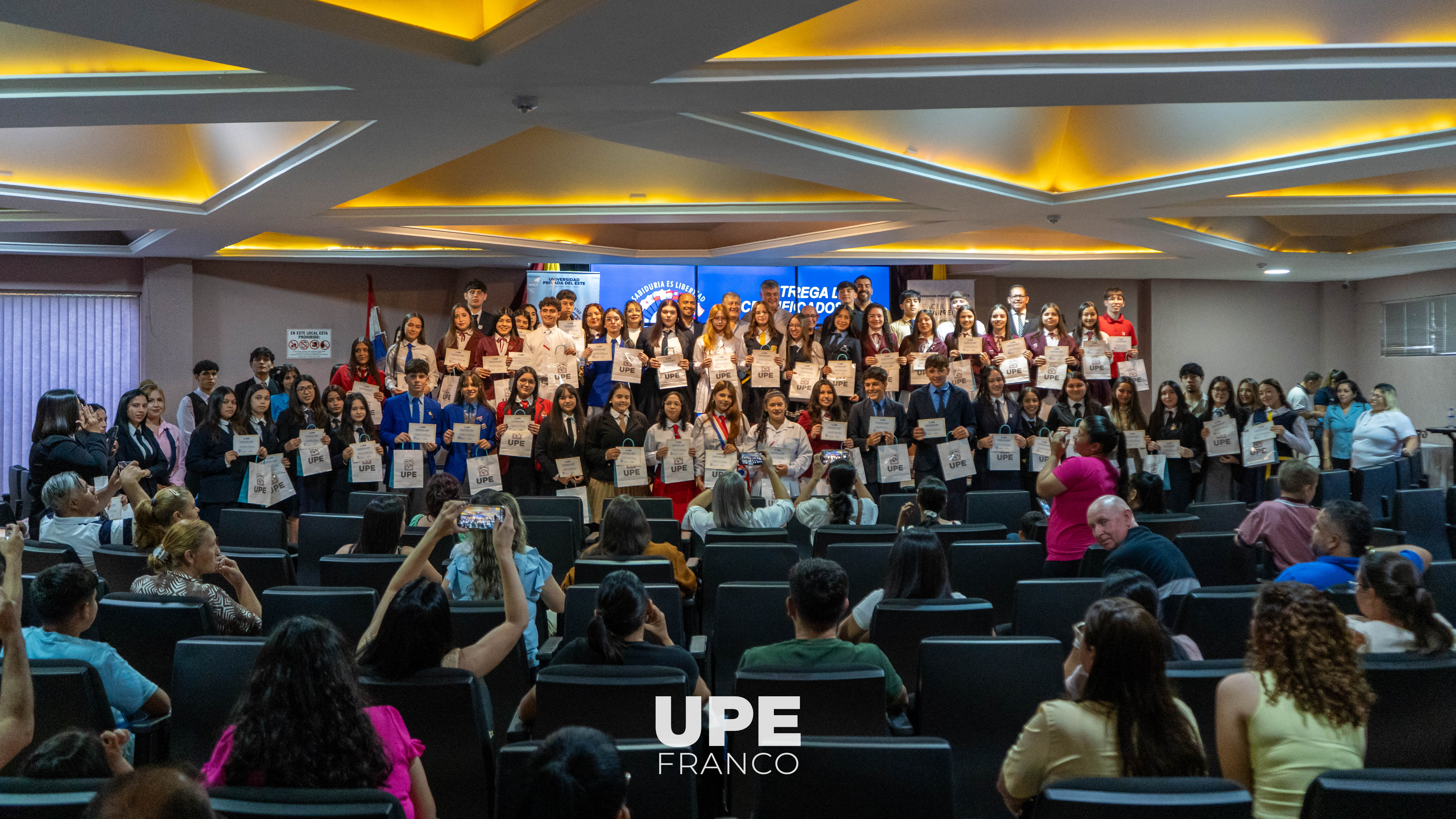 UPE Franco reafirma su compromiso con la Responsabilidad Social Universitaria con entrega de becas y medias becas